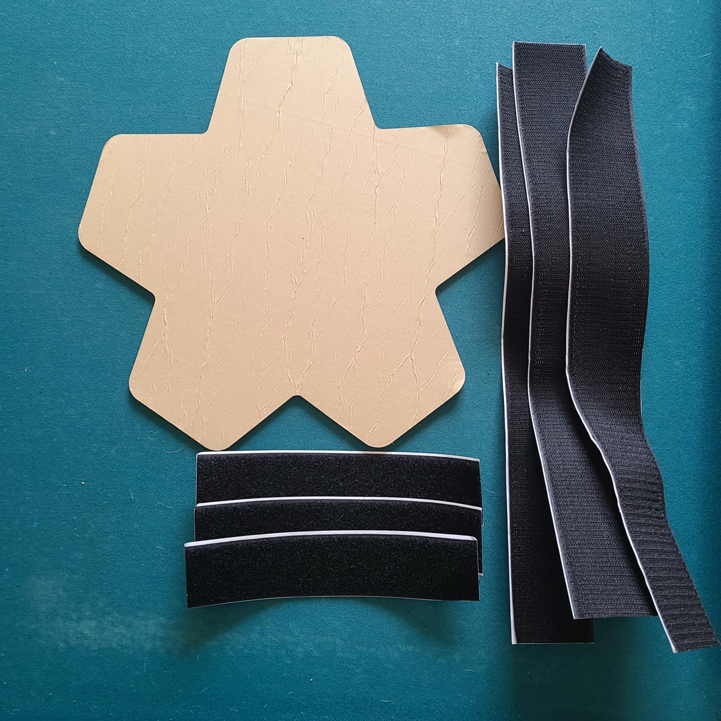 Music Boxing Machine, Bluetooth Music Punching Bag with Boxing Gloves, Smart Boxing Machine for Kids Adult, Wall Mount Workout Equipment Target for Home, Gym, Office customer photo 1