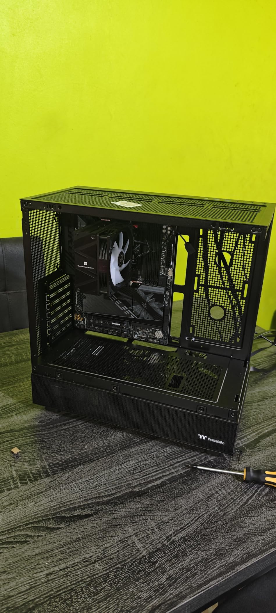 GIGABYTE B850 AORUS Elite WIFI7 AMD AM5 ATX Motherboard, Support AMD Ryzen 9000/8000/7000 Series, DDR5, 14+2+2 Power Phase, 3X M.2, PCIe 5.0, USB-C, WIFI7, 2.5GbE LAN, EZ-Latch, 5-Year Warranty customer photo 2