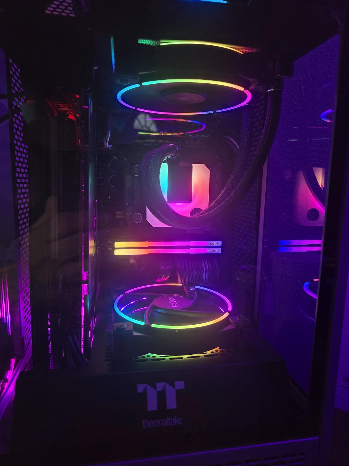 GIGABYTE B850I AORUS PRO AMD AM5 Mini-ITX Motherboard, Support AMD Ryzen 9000/8000/7000 Series, DDR5, 8+2+1 Power Phase, 2X M.2, PCIe 5.0, USB-C, WIFI7, 2.5GbE LAN, EZ-Latch customer photo 2