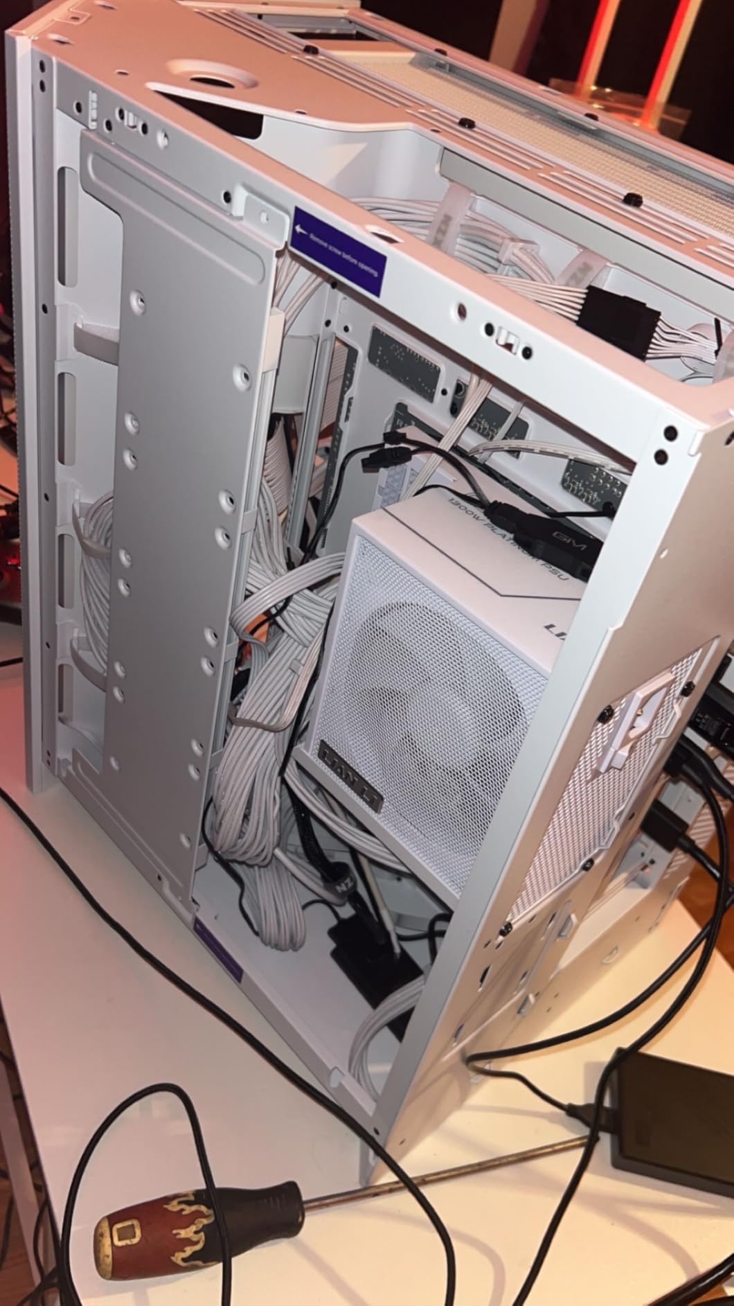 NZXT H9 Flow RGB (2025) - Large Dual-Chamber ATX Mid-Tower Airflow PC Case - Includes 1 x 420mm RGB Fan Unit and 1 x 120mm Fan - 420mm Radiator Support - Tempered Glass - Back-Connect Ready - White customer photo 1