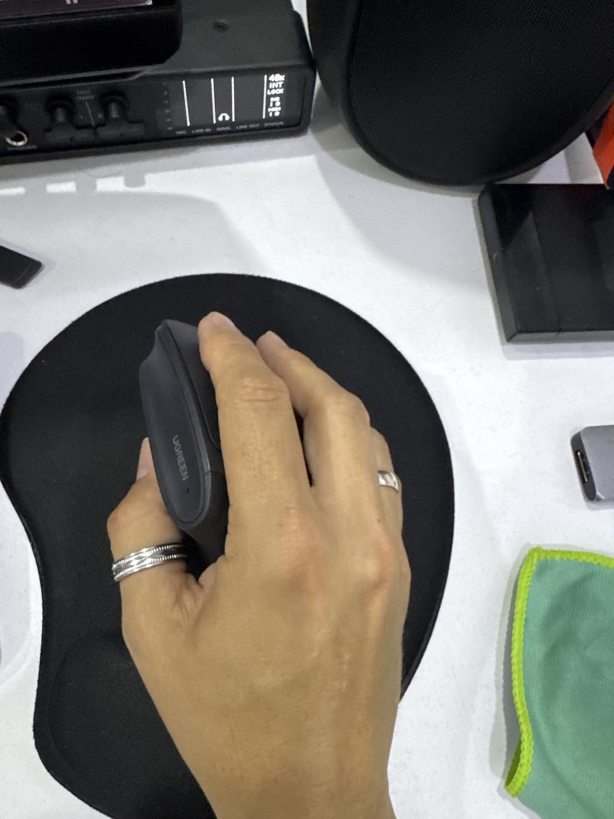 UGREEN Ergonomic Mouse, Wireless Bluetooth Vertical Mouse, Dual-Mode (BT 5.4 & USB 2.4G), Quiet Clicks, 4 Adjustable DPI (1000/1600/2000/4000), Compatible with Windows/Mac/Linux/Android/ChromeOS customer photo 1