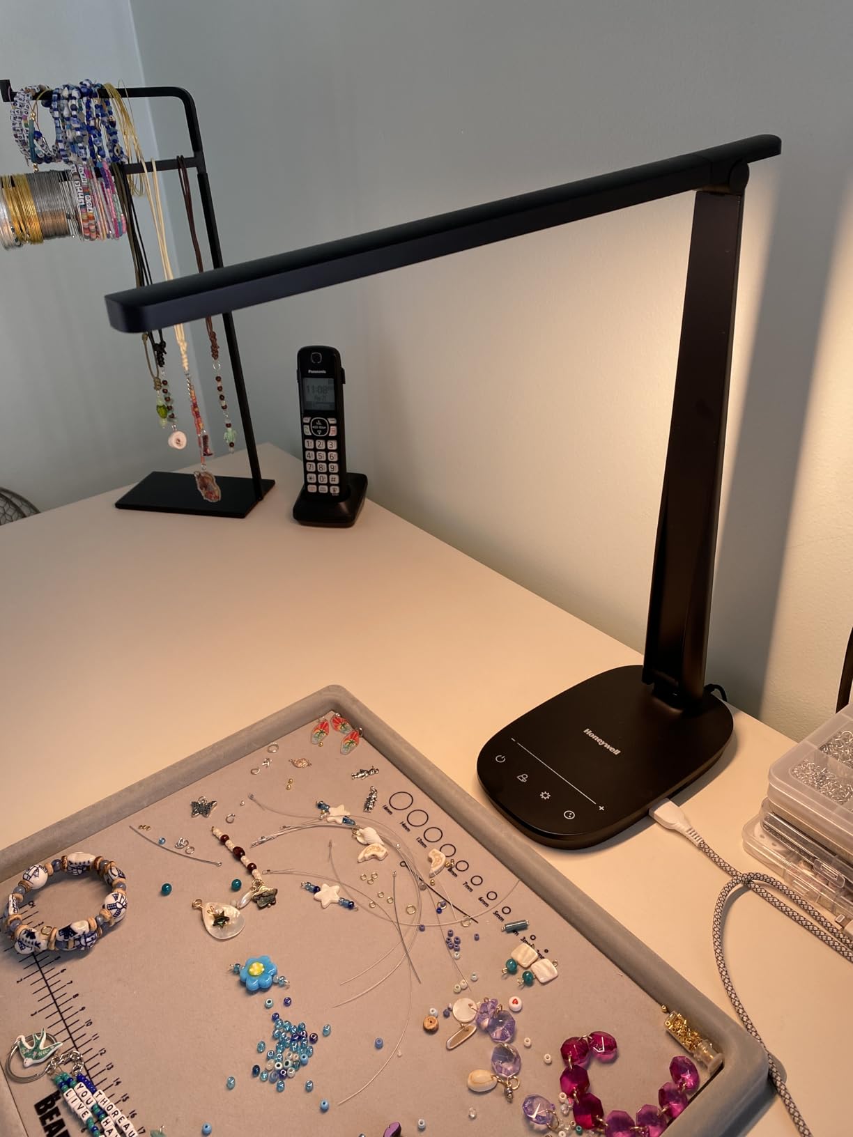 Honeywell LED Desk Lamp for Home Office, Eye-Caring Light with 4 Color Modes & Touch Control, USB A+C Charging Ports, Adjustable Rotating Head with Timer for Reading, Bedroom & Small Desks customer photo 2