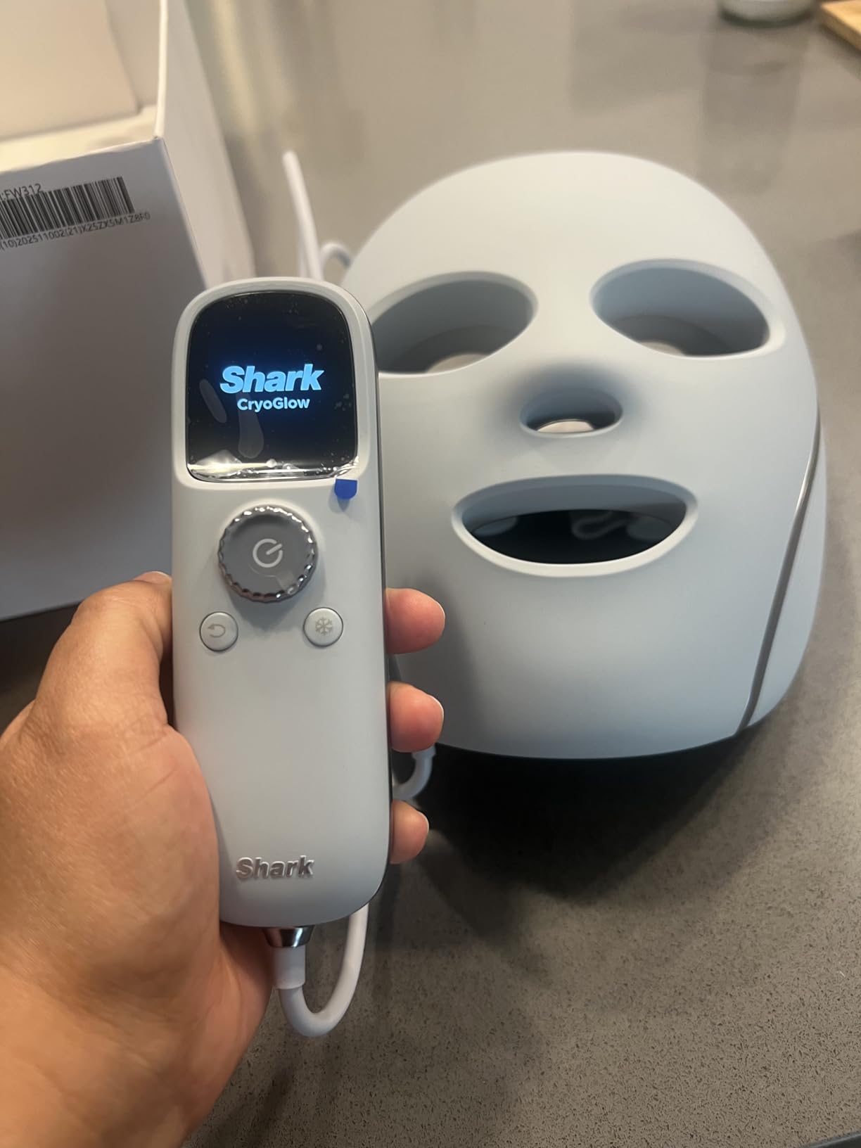 Shark CryoGlow LED Face Mask with Under-Eye Cooling, Anti-Ageing & Blemish Repair, Red & Blue LED, Infrared Light Therapy customer photo 2