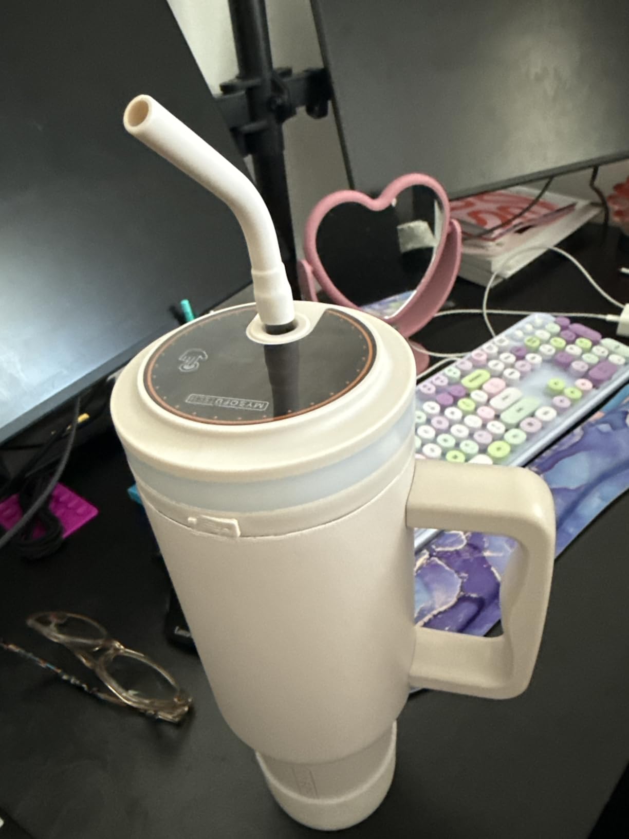 Smart Water Bottle Reminder to Drink Water, USB-C Rechargeable, 40oz, Insulated Stainless Steel, Ideal Gift for Valentine's Day (Cream) customer photo 1