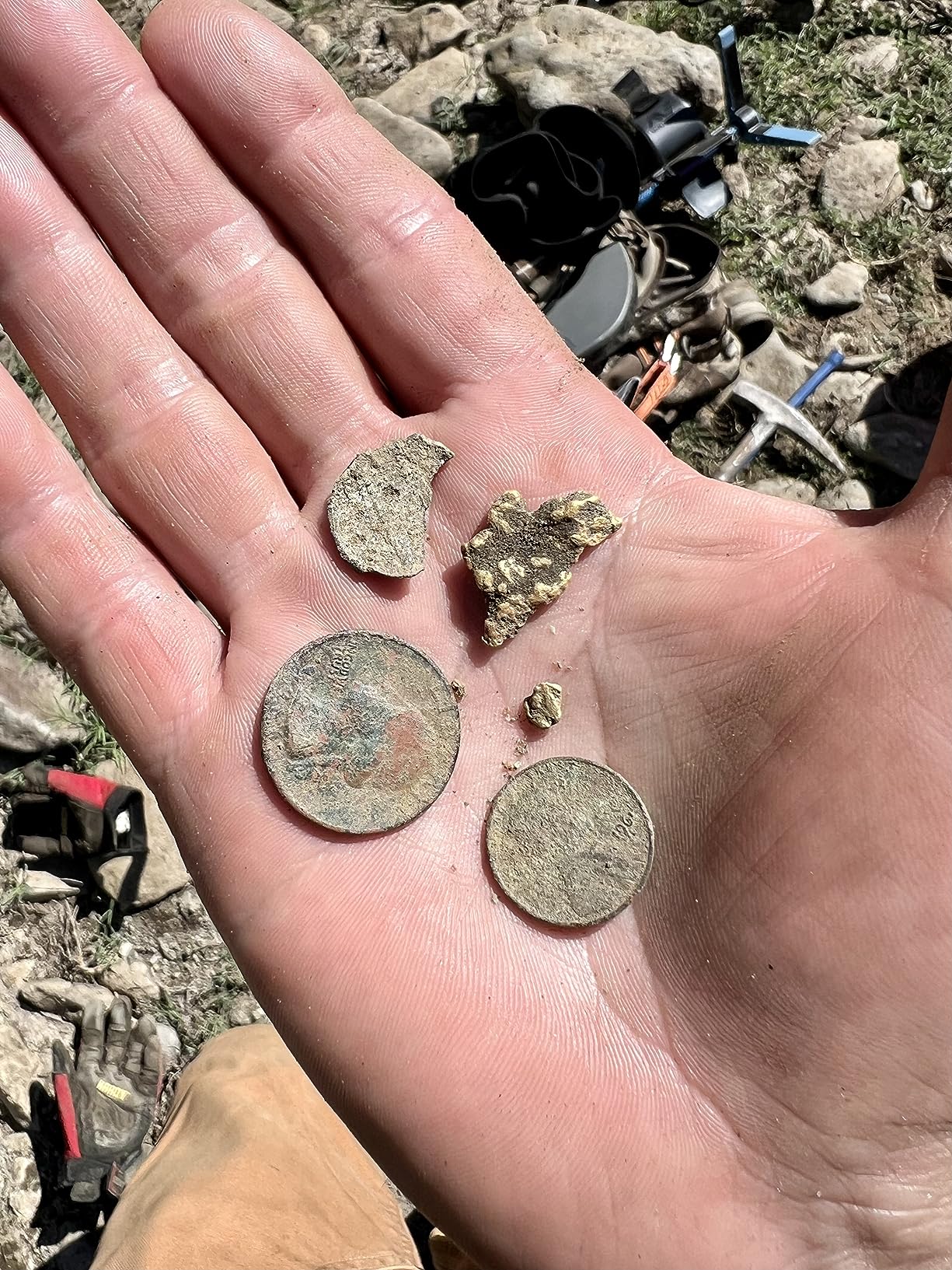 Garrett Axiom Lite Gold Metal Detector - Small Gold Nugget Metal Detector - Made in The USA - Lightweight, Rechargeable, Includes 11x7 Mono Coil, Cover, Cable & Bag customer photo 1