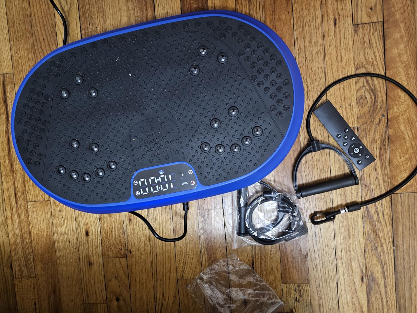 Vibration Plate Exercise Machine, Vibrating Fitness Platform, Full Body Shaker Workout Equipment, Bluetooth Power Shaping Vibrate Plate, Board Sport for Home Exercise Gym customer photo 2