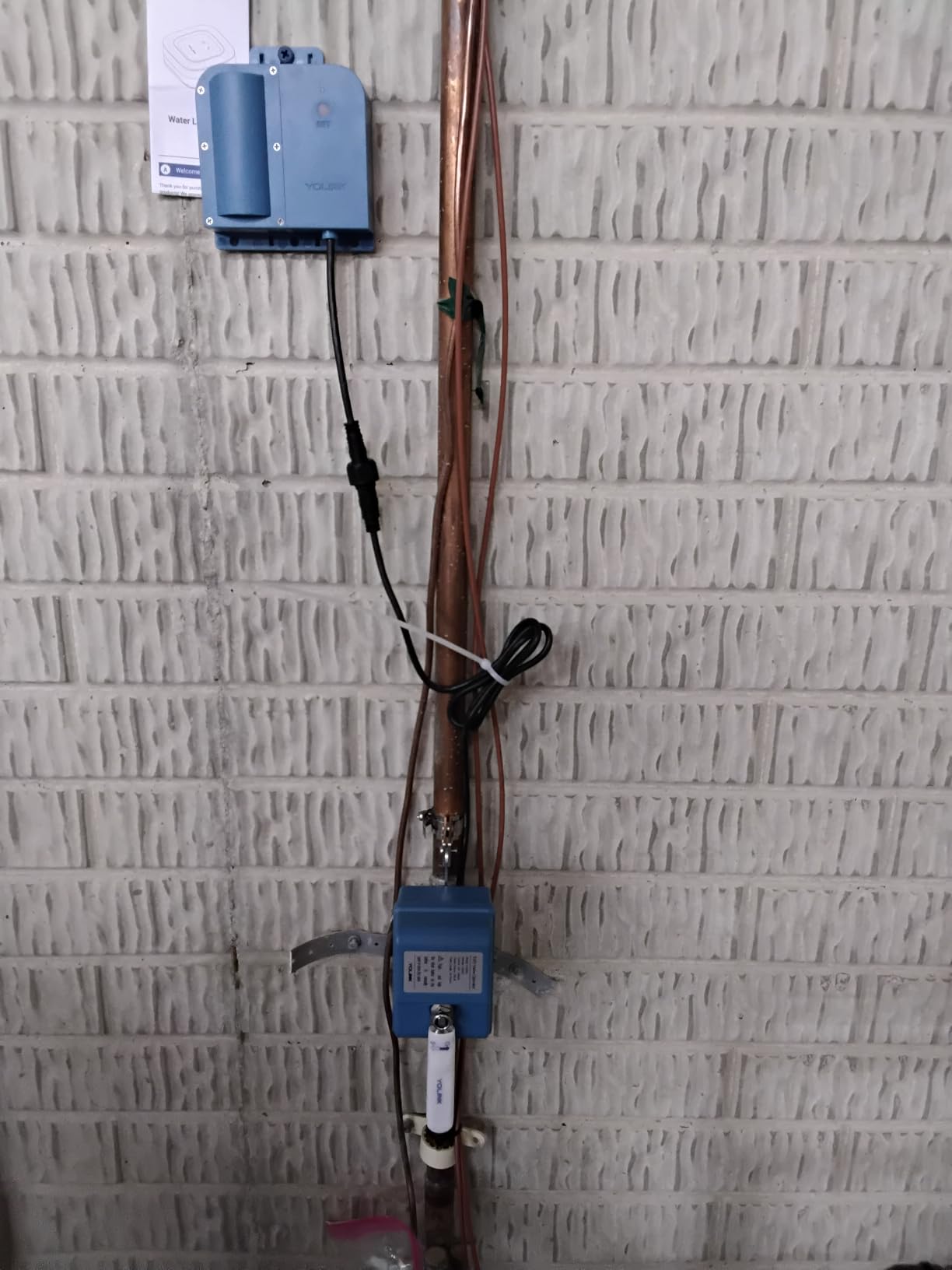 YoLink DIY Automatic Water Leak Detection & Shut-Off Starter Kit, Valve Operator, X3 Version Wireless Valve Controller, (4) Leak Sensors, Hub customer photo 1