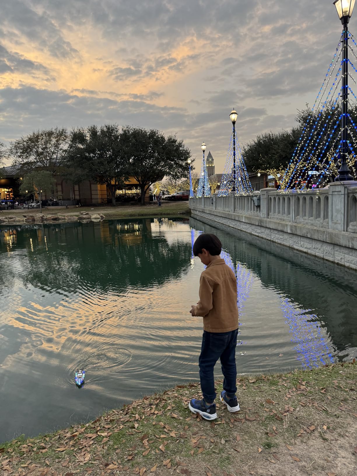 Shark RC Racing Boat for Kids & Adults, 2.4GHz High Speed Remote Control Boat W/ Dual Battery 50 Min Runtime customer photo 1