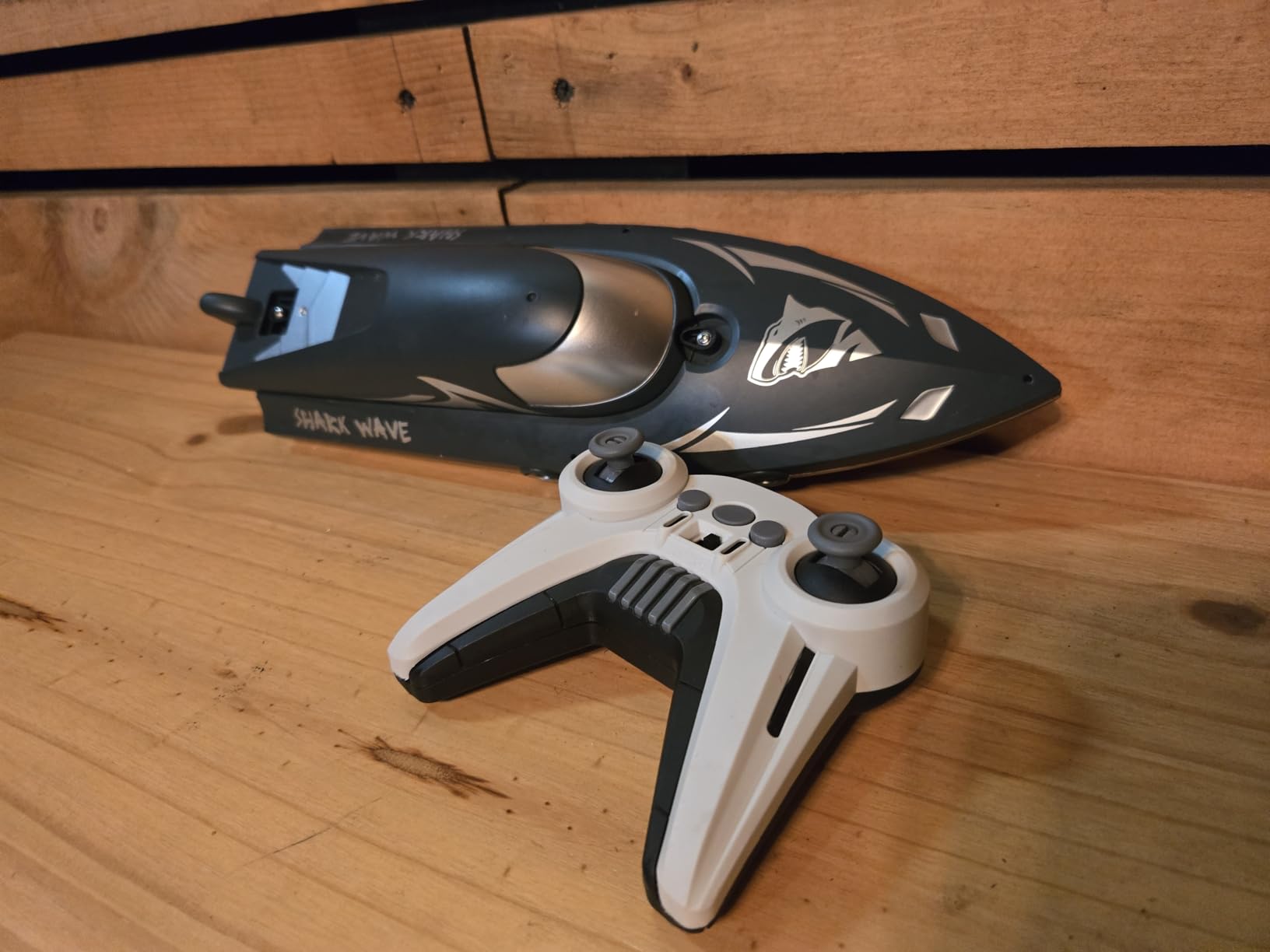 Shark RC Racing Boat for Kids & Adults, 2.4GHz High Speed Remote Control Boat W/ Dual Battery 50 Min Runtime customer photo 2