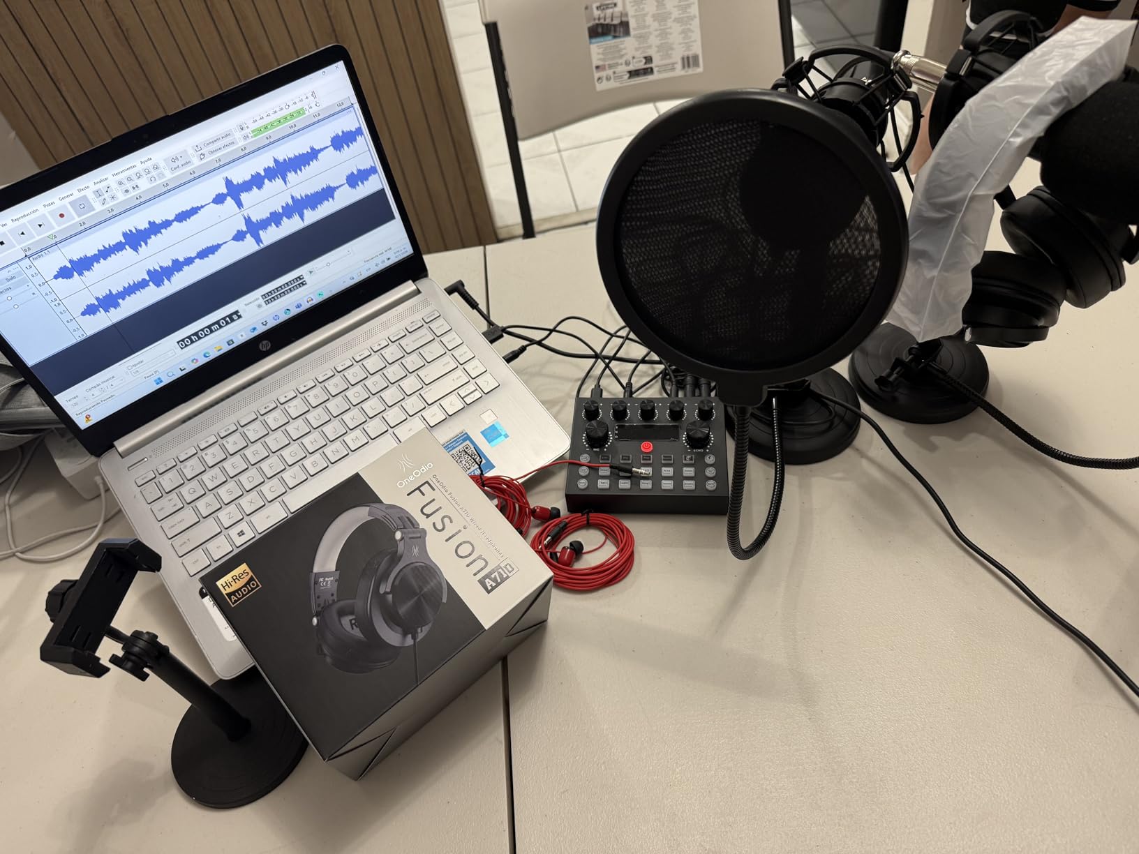 V8s for 2, V8s Voice Changer with BM-800 Podcast Microphone Bundle - Studio Condenser Microphone Perfect for Podcasting, Recording, Singing, Streaming and Gaming customer photo 1