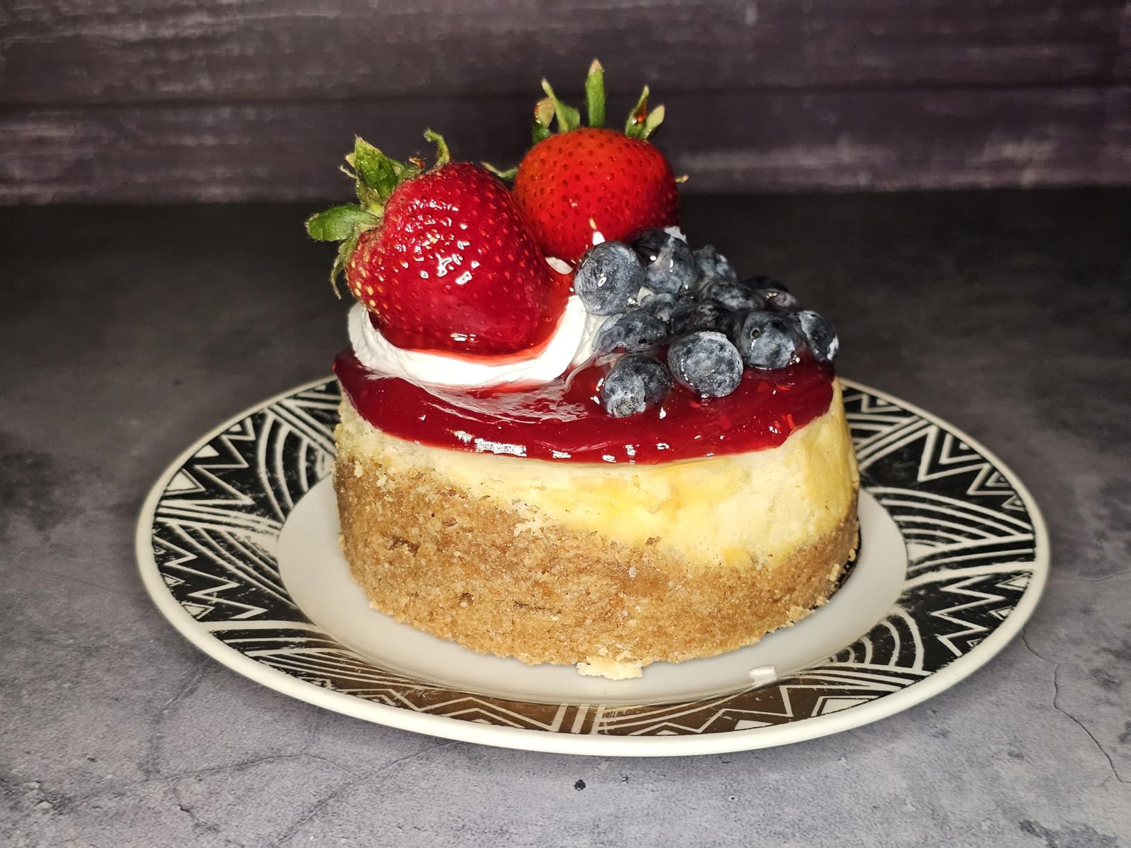 SmallRig Vibe P30 67mm Ring LED Video Light, Compact Powder-Size Bi-Color Light with High CRI >=90, Compatible for 67mm Phone Mounts/Cases/Lenses, for Content Creation, Live Streaming, 4873 customer photo 1″ class=”wp-image-customer”/></figure>


<p>Three brightness levels at 33%, 66%, and 100% provide basic output control. The 440mAh built-in battery charges via USB-C and delivers approximately 30 minutes at full power, longer at reduced settings. This runtime suits quick documentation sessions but requires charging between extended shoots.</p>
<p>The 67mm threading works with phone mounts and cases equipped with filter threads, expanding this beyond traditional cameras. Content creators doing dental educational videos will appreciate the consistent output for both stills and motion.</p>


<figure class=