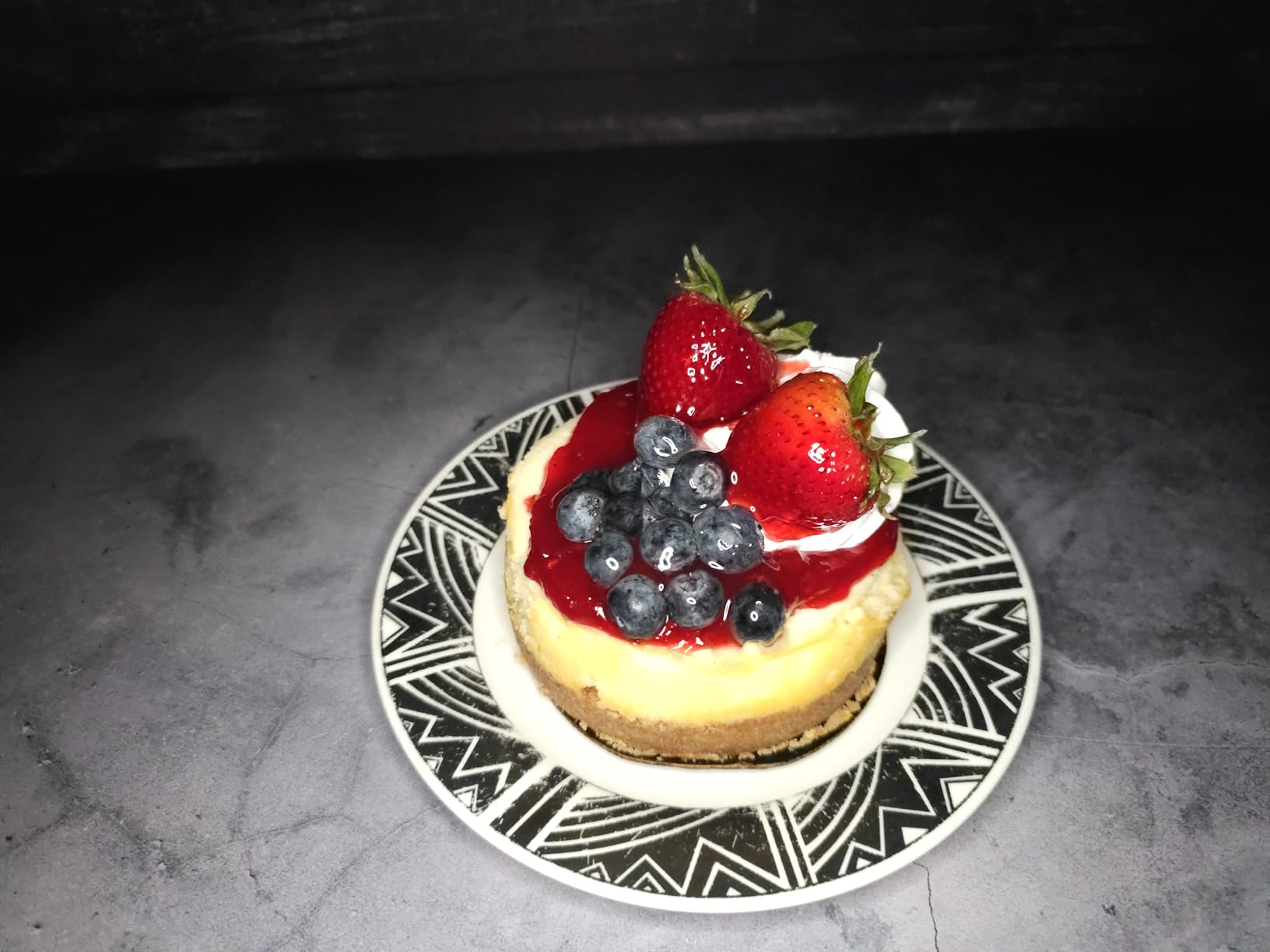 SmallRig Vibe P30 67mm Ring LED Video Light, Compact Powder-Size Bi-Color Light with High CRI >=90, Compatible for 67mm Phone Mounts/Cases/Lenses, for Content Creation, Live Streaming, 4873 customer photo 2″ class=”wp-image-customer”/></figure>


<h3>When This Light Excels</h3>
<p>The Vibe P30 excels for mobile documentation and quick clinical shots where setup time must be minimized. The integrated design means no cables to snag or controllers to position. Simply screw it on and shoot. Dental students doing case documentation or hygienists taking quick photos for insurance documentation will find this the most convenient option.</p>
<p>Vloggers and content creators benefit from the pocketable size and phone compatibility. The bi-color output adapts to different ambient lighting conditions for consistent skin tones.</p>
<h3>When to Consider Alternatives</h3>
<p>The 30-minute runtime limits this to light usage patterns. High-volume practices shooting dozens of cases daily need longer-lasting options. The plastic housing (except for the metal threading) raises durability concerns for daily clinical use.</p>
<p>The limited brightness range restricts creative control. The lowest setting may still overexpose at wide apertures or high ISO settings in dark environments. Serious macro photographers will outgrow this quickly and need more powerful alternatives.</p>
<div class=