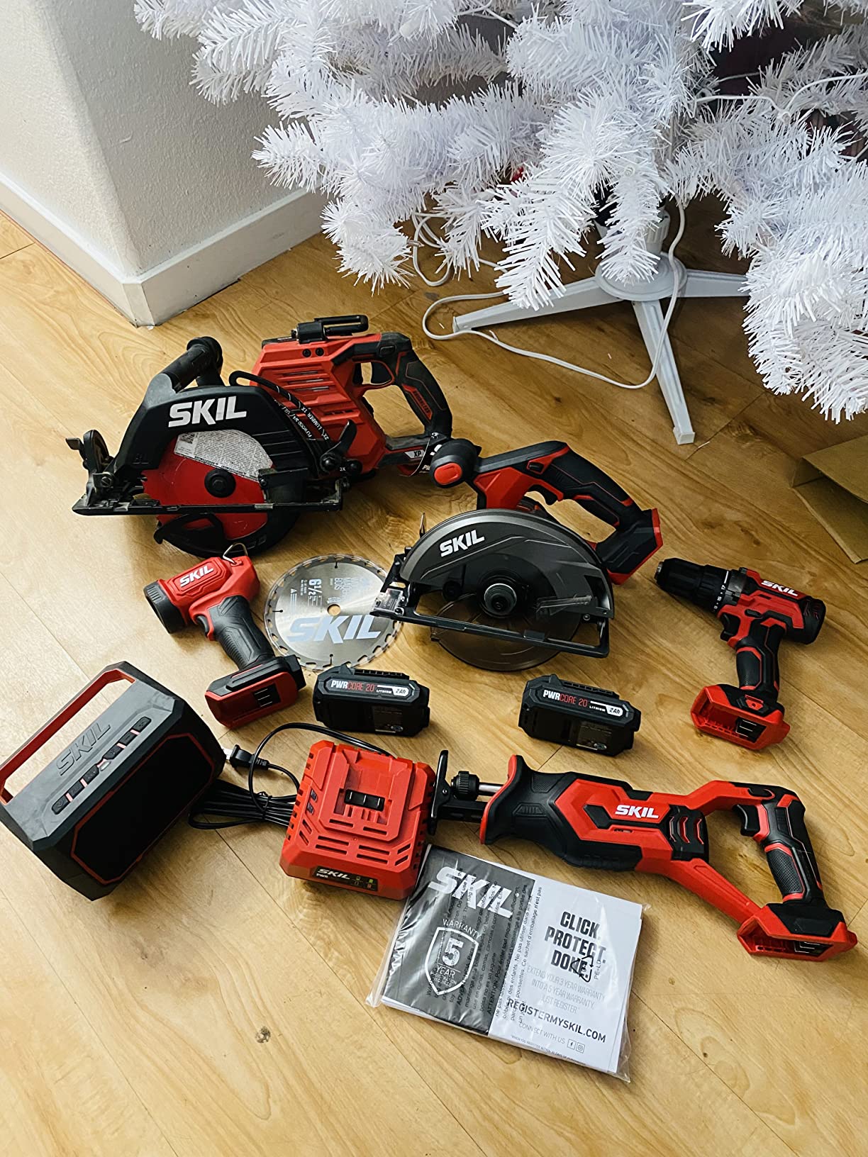 SKIL PWR CORE 20V Brushless 9-Tool Power Tool Combo Kit Including 2 * 2.0Ah Batteries, Charger, and Rolling Tool Box -CB8009B-20 customer photo 2