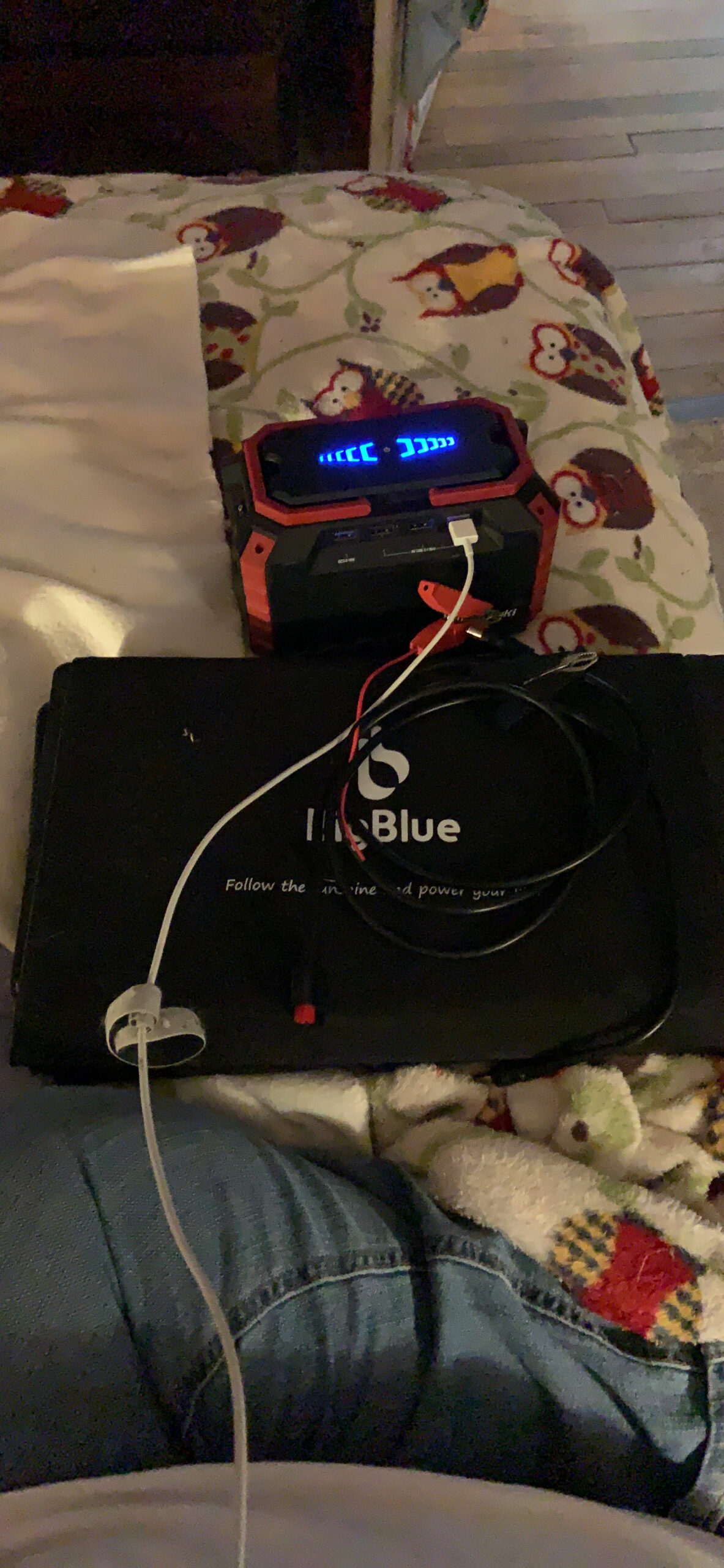 BigBlue Ultra-Light Portable 25W Solar Panel Charger with USB-A and USB-C Ports, 0.84 lbs Pocket-Size IP68 Waterproof, Folded Solar Panel Compatible with Cellphone, Power Bank, Camping Light customer photo 1