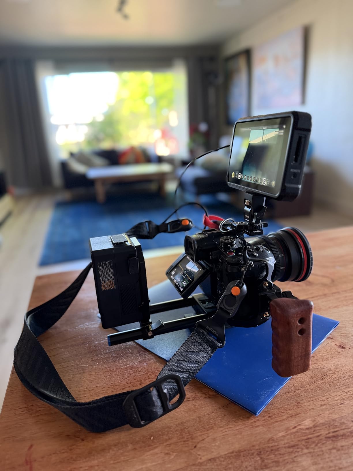 NEEWER Basics V Mount Battery PS099E, 6800mAh/99Wh Mini V Lock with OLED Display, D Tap/Type C Cable, PD65W USB C Fast Charging, D Tap/BP/USB A/DC Output for Video Camera Monitor Camcorder Filmmaking customer photo 1