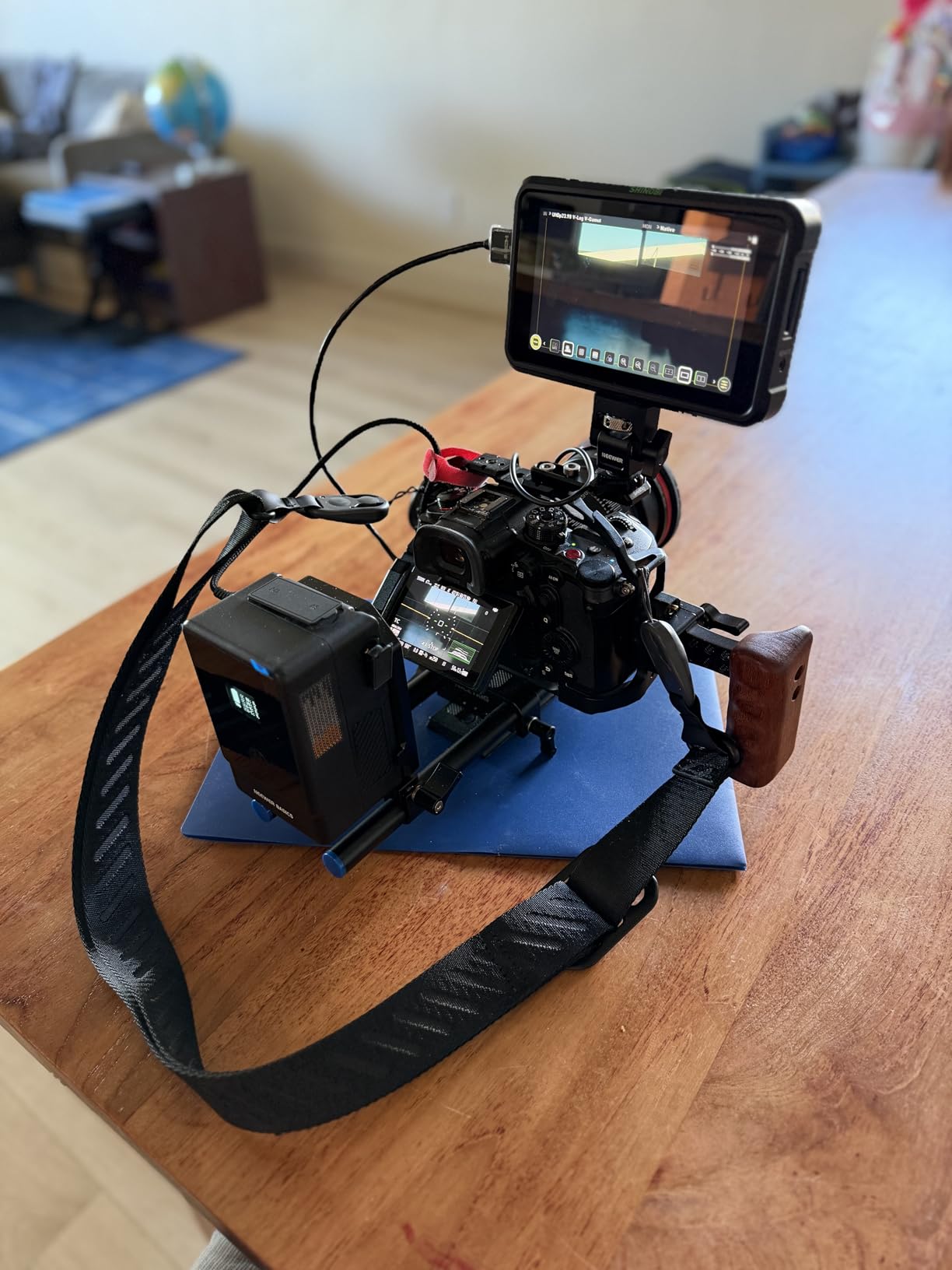 NEEWER Basics V Mount Battery PS099E, 6800mAh/99Wh Mini V Lock with OLED Display, D Tap/Type C Cable, PD65W USB C Fast Charging, D Tap/BP/USB A/DC Output for Video Camera Monitor Camcorder Filmmaking customer photo 2