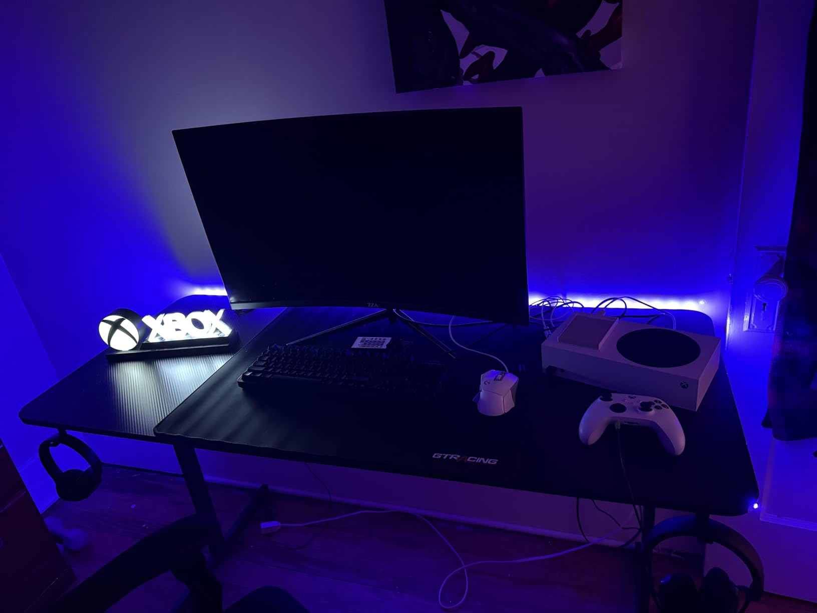 GTPLAYER 55 Inch Gaming Desk with LED Lights, Large Computer Desk with Mouse Pad for Home Office, T-Shaped Carbon Fibre Surface PC Game Workstations with Headphone Hook customer photo 2