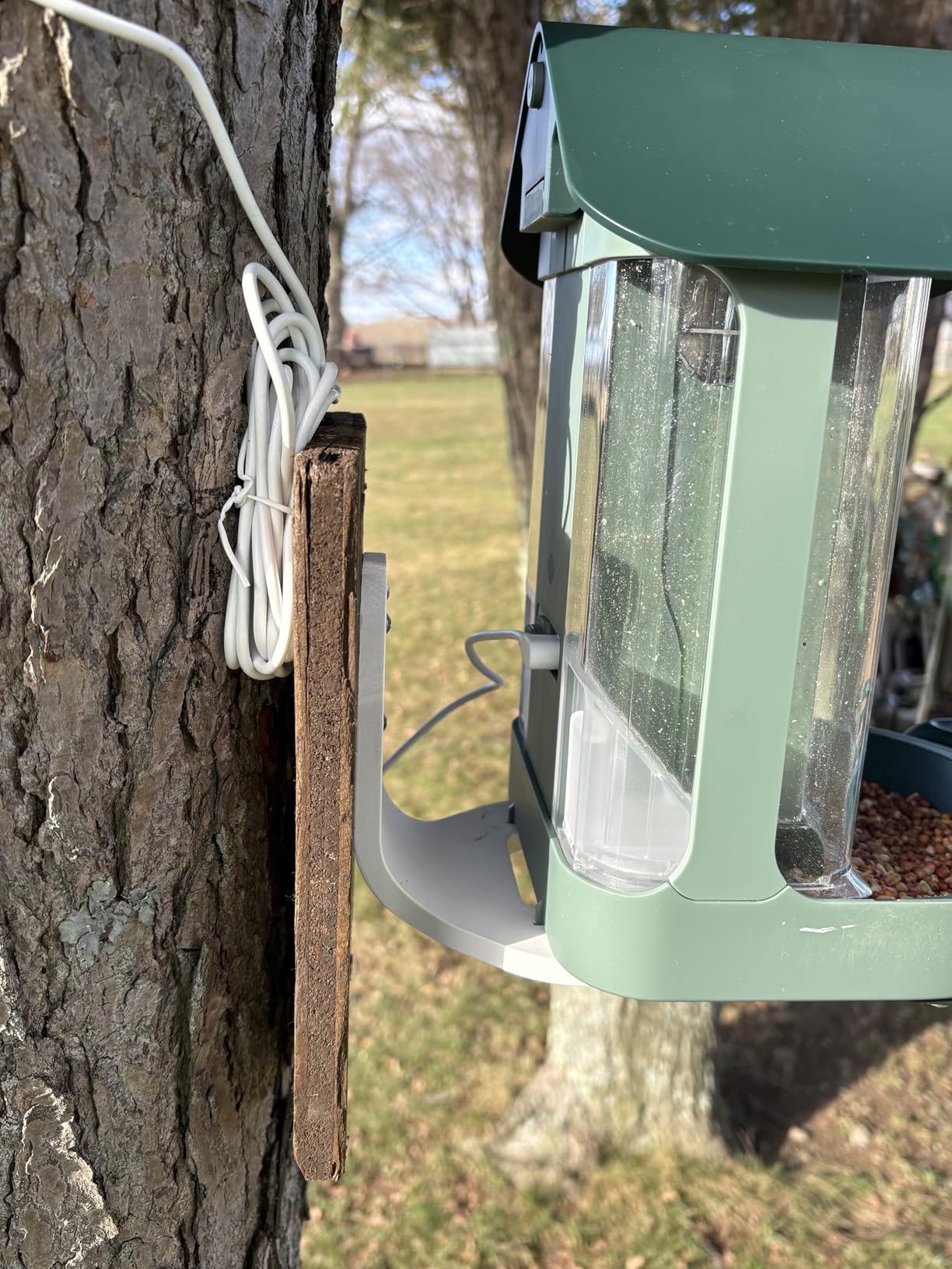Smart Bird Feeder 4K AI Camera With Solar Panel For Outdoors, Bird Species Identification, 8MP Photos, 4K Video Livestream, Real-Time Bird Alerts, Birdwatching Gifts customer photo 1
