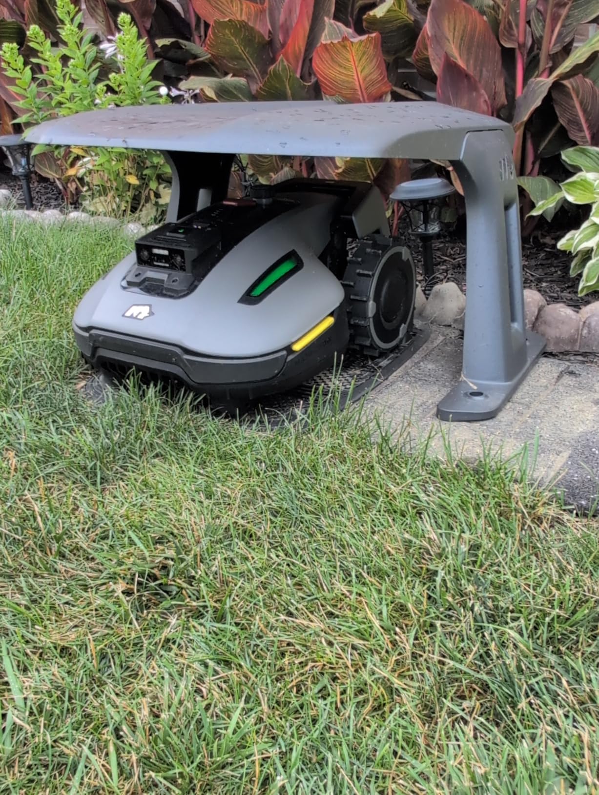 Mammotion YUKA mini 700H Robot Lawn Mower for 0.17 Acre, Max.0.35 Acre, No Wire, No RTK Installation, Free NetRTK+AI Vision Positioning, 45% Slope, Cutting Height 2''~3.5'', 15 Mowing Zones customer photo 1
