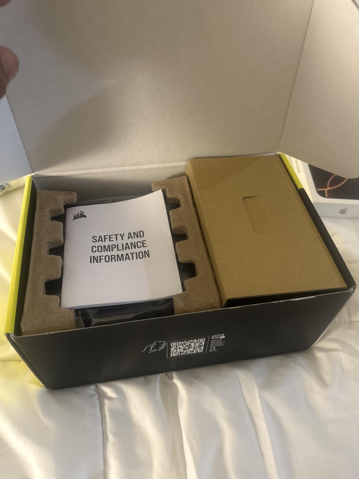CORSAIR RM850e (2025) Fully Modular Low-Noise ATX Power Supply with 12V-2x6 Cable - ATX 3.1 & PCIe 5.1 Compliant, Cybenetics Gold Efficiency, 105°C-Rated Capacitors, Modern Standby Mode - White customer photo 1
