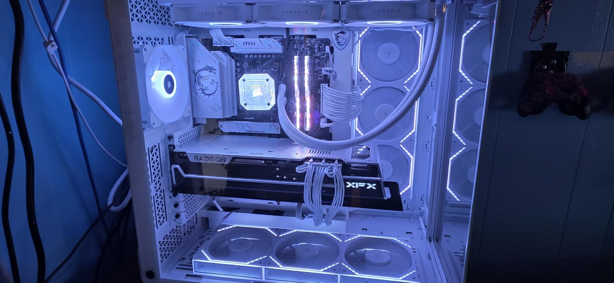 CORSAIR RM850e (2025) Fully Modular Low-Noise ATX Power Supply with 12V-2x6 Cable - ATX 3.1 & PCIe 5.1 Compliant, Cybenetics Gold Efficiency, 105°C-Rated Capacitors, Modern Standby Mode - White customer photo 2