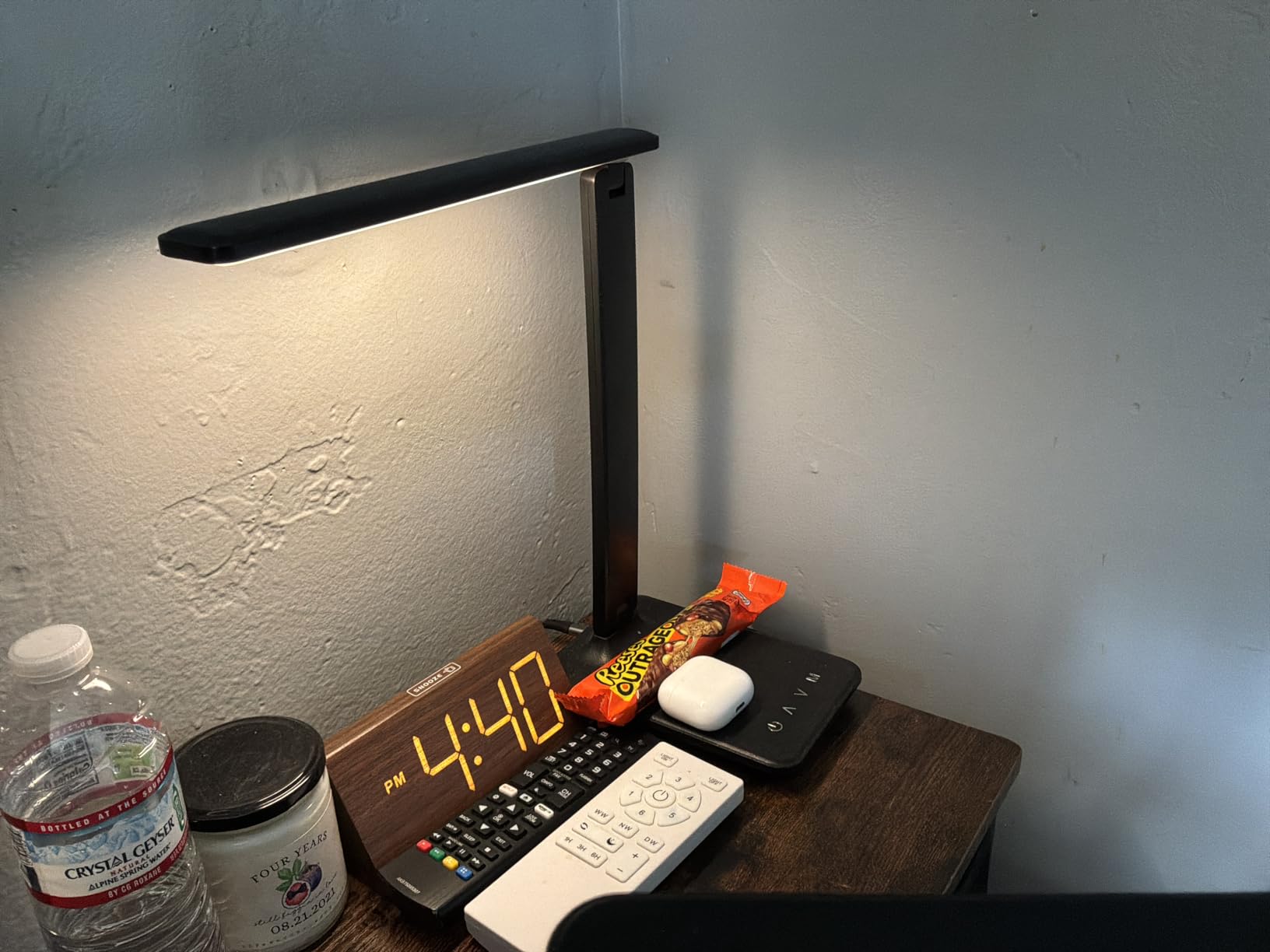 shinelife LED Desk Lamp for Office Home, Bright Desk Light with USB Charging Port, Adjustable Dimmable Desk Lamps 5 Modes 5 Brightness, Touch Study Lamp for Nail, Craft, Puzzle, Sewing, Study, Black customer photo 1