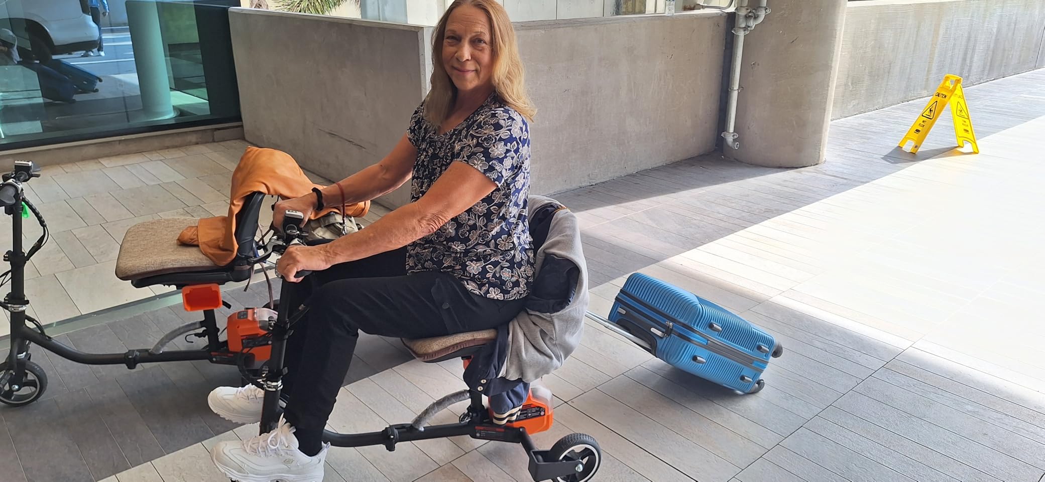 SuperHandy Passport Mobility Scooter for Adults - Foldable, 3 Wheel, Airline Travel Friendly - 6.5 Mile Range, 48V 2Ah Li-Ion Swappable Battery System customer photo 1