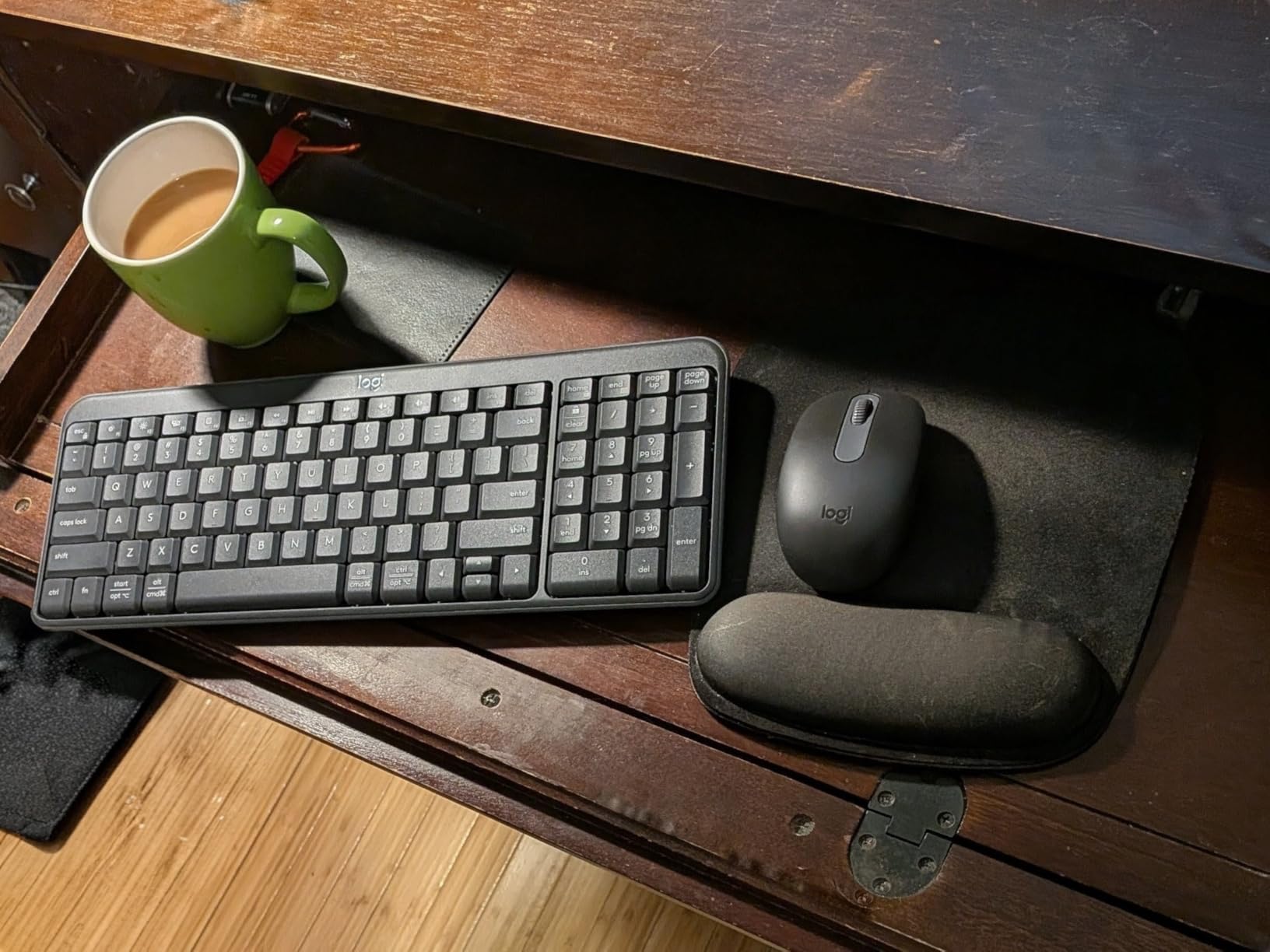 Logitech MK250 Bluetooth Wireless Mouse and Keyboard Combo: Fast & Easy Connectivity, Compact Wireless Keyboard, Ambidextrous Mouse, Durable Build - Windows/MacOS - Graphite customer photo 1