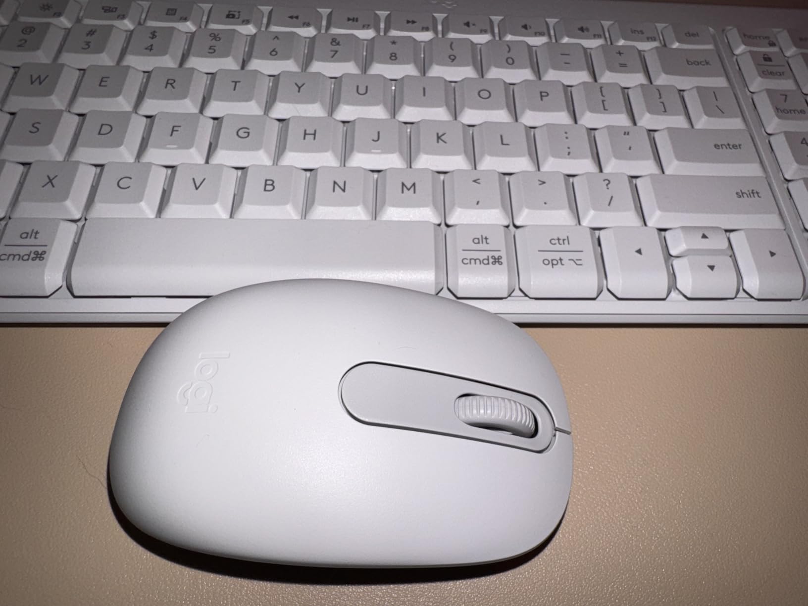 Logitech MK250 Bluetooth Wireless Mouse and Keyboard Combo: Fast & Easy Connectivity, Compact Wireless Keyboard, Ambidextrous Mouse, Durable Build - Windows/MacOS - Graphite customer photo 2