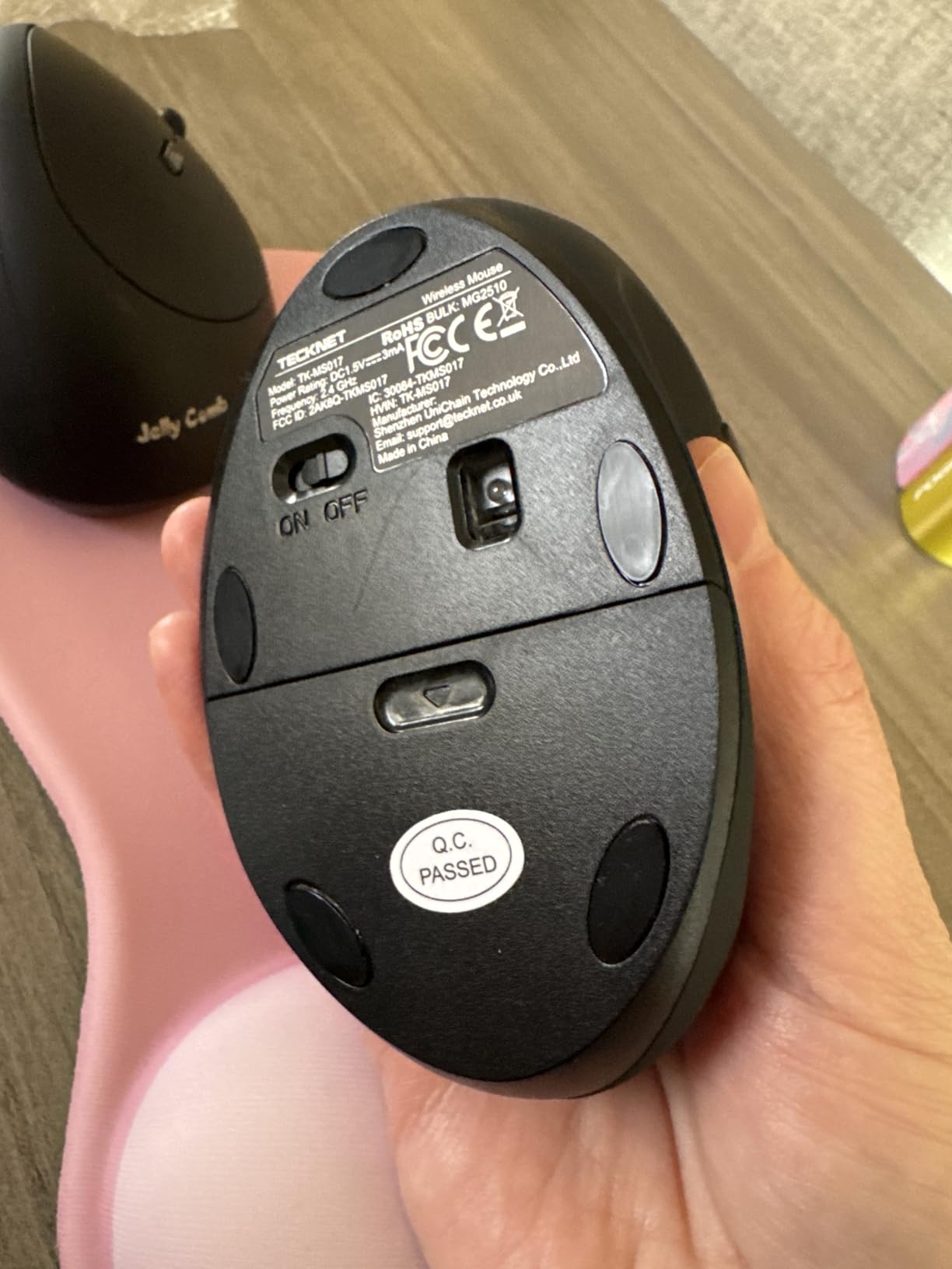 TECKNET Ergonomic Mouse, 4800 DPI 5 Adjustable DPI Levels, Wireless Vertical Mouse, 6 Buttons, 2.4G Silent Mouse - Black customer photo 1