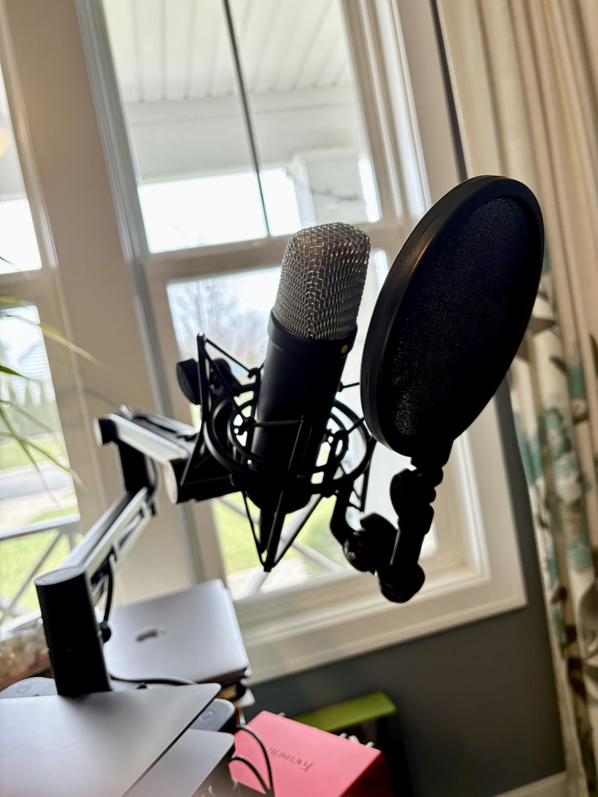 Low Profile Boom Arm (Design for Heavy Mic) 6.6lbs Load Capacity, Stable Gear Lock Structure Never Sags, Metal Microphone Stand Desk Mount for Shure SM7B MV7+, Blue Yeti,Rode PodMic customer photo 2
