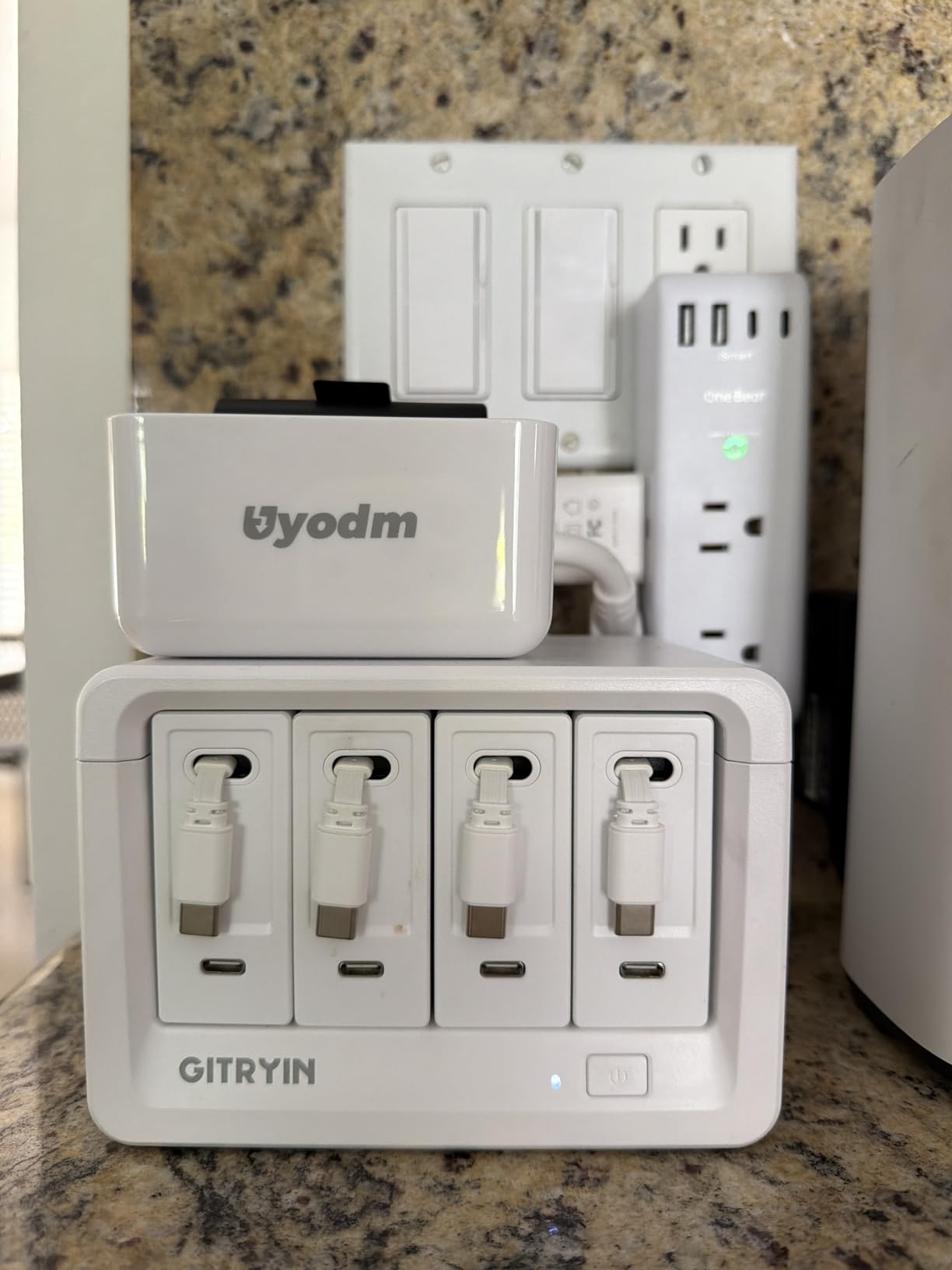 Gitryin 12-in-1 Desktop Charging Station with 4 Retractable Wall Chargers, 40W USB-C Power Strip with 4 AC, 4 USB C, 4 Type-C 33.5in Cables, Extension Cord with 1020J Surge Protection for Home Office customer photo 1