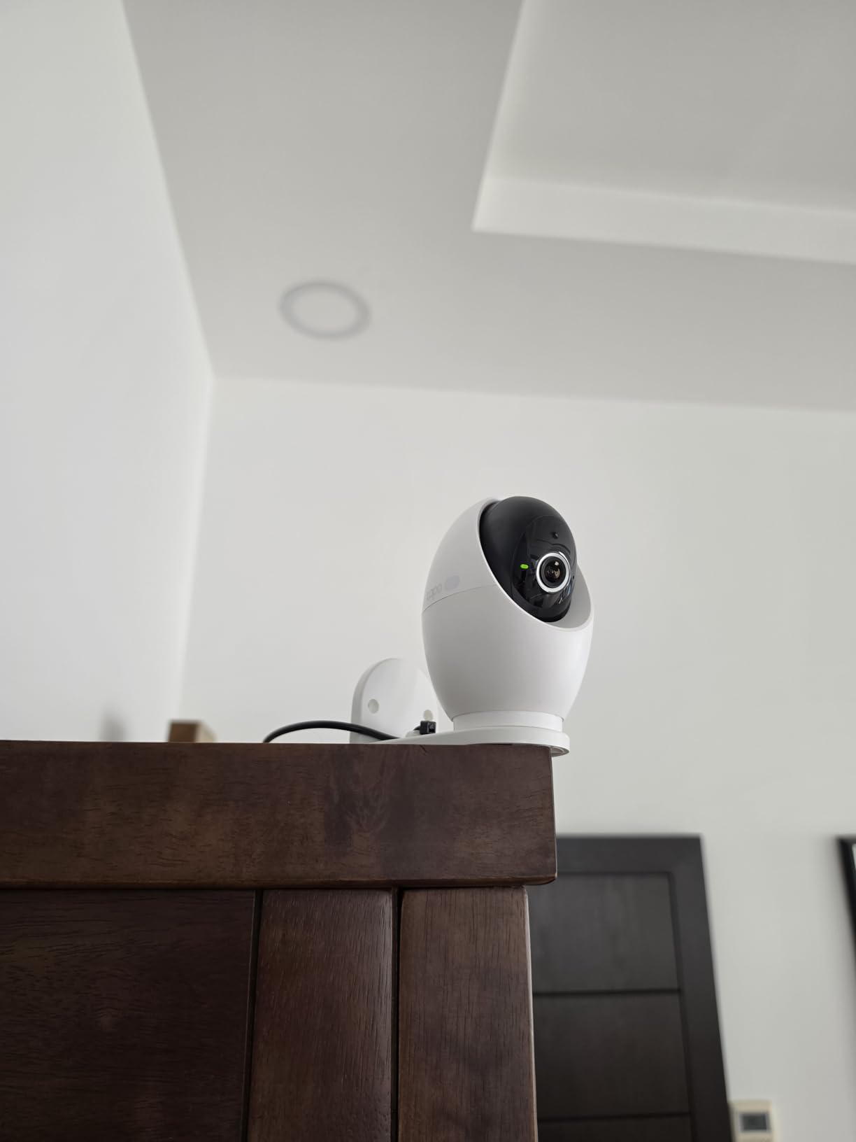 Tapo 4K Indoor Pan/Tilt Wired Security Camera - Works as a Baby Monitor, Person/Pet Detection, Facial Recognition, 360° AI Motion Tracking, Subscription-Free Local Storage customer photo 2