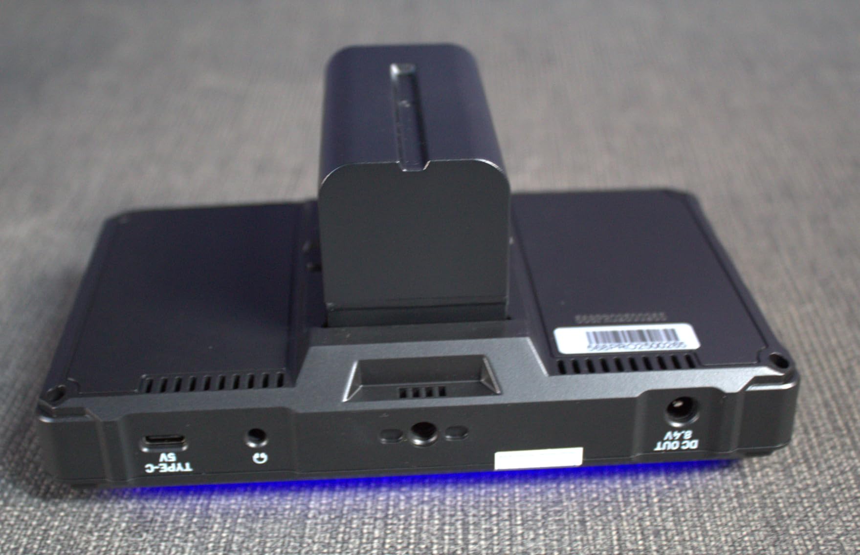 FEELWORLD FW568 PRO 6 Inch 1200nit High Bright Camera DSLR Field Monitor with F750 4400mAh Battery and Bag, Custom 3D LUT Camera Monitor 4K 60Hz HDMI in Out Waveform Monitoring Lightweight customer photo 1