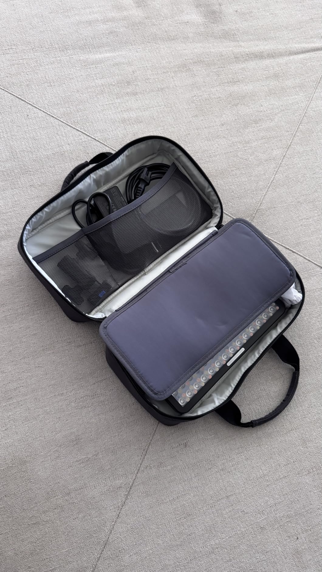 Amaran Pano 60c Kit Led Video Panel Light 60W RGBWW Full Color Lights, CCT 2,300K-10,000K, 12 Lighting Efects, App Control, Support USB-C PD, with Softboxes and Carrying Case (Charcoal) customer photo 2