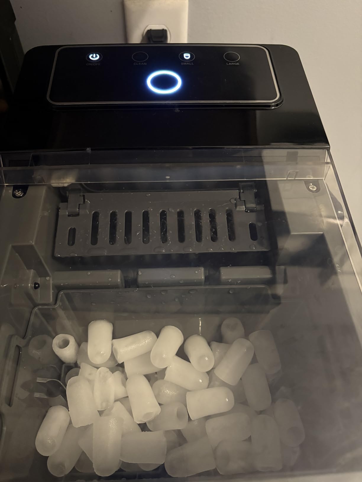 Silonn Ice Maker Countertop with Expandable 2.5L Ice Basket & 1.8L Water Tank, 9 Bullet Ice Cubes in 6 Mins, Portable Ice Maker with LED Touch Control, Self-Cleaning customer photo 1