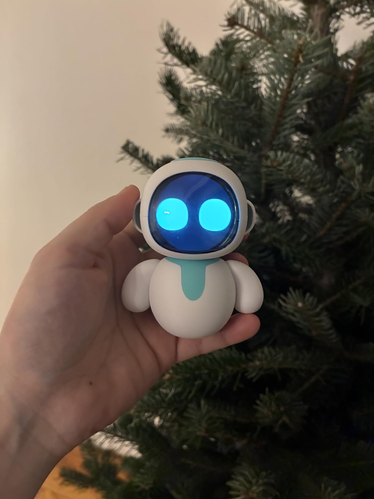ENERGIZE LAB Eiliko Aquamarine - Your Tiny AI Charm Robot That Matches Every Daily Outfit, Fun Electronic Pendant Toys, for Couples and Best Friends customer photo 2
