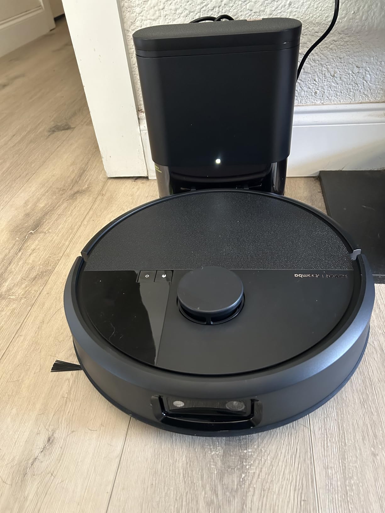 Roomba Plus 504 Vac Robot Vacuum with AutoEmpty Dock - Superior Power-Lifting Suction, Anti-Tangle Dual Rubber Brushes, Perfect for Pet Hair, Self-Empties for 75 Days, Avoids Obstacles, LiDAR customer photo 2