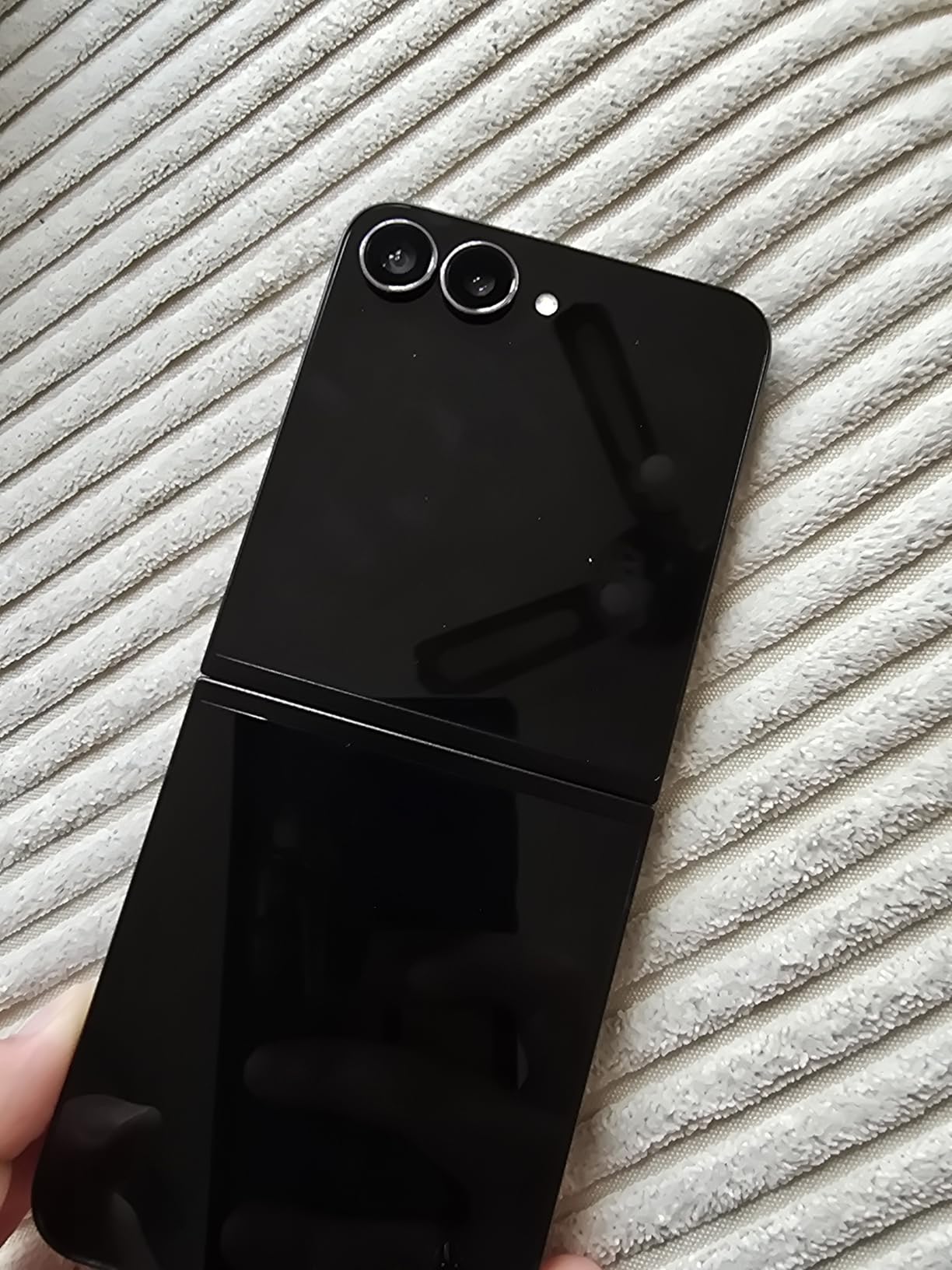 Galaxy Z Flip7 FE Cell Phone, 256GB AI Smartphone, Unlocked Android, Long Battery Life, 2025, US 1 Yr Manufacturer Warranty, Black customer photo 1