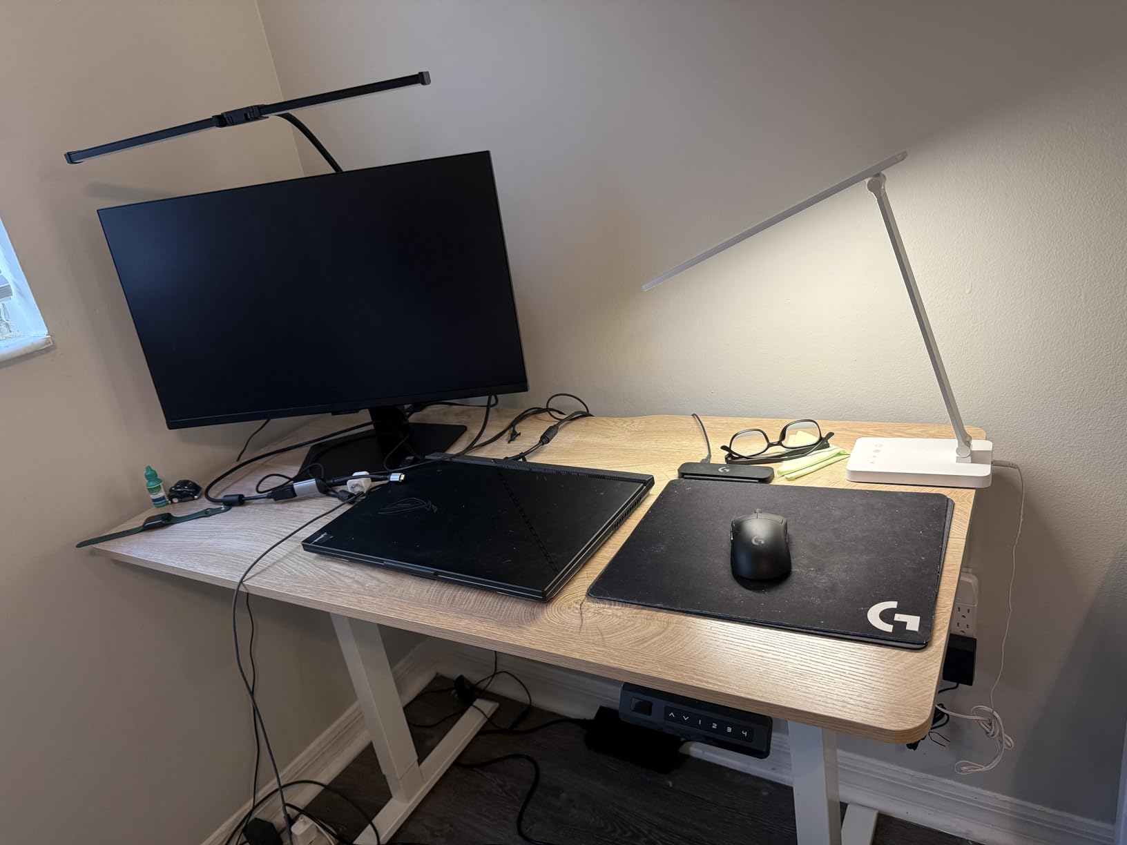 FEZIBO Standing Desk, 48 x 24 Inches Electric Height Adjustable, Sit and Stand Up, Computer Office Desk with Splice Board, White Frame/Maple Top customer photo 2