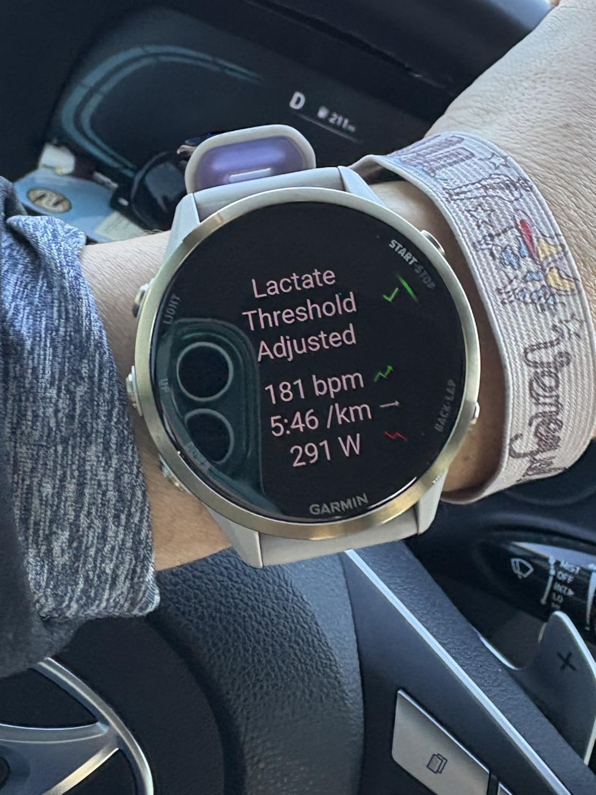 Garmin Forerunner 970, Premium GPS Running and Triathlon Smartwatch, AMOLED Display, Built-in LED Flashlight, Carbon Gray DLC Titanium customer photo 2