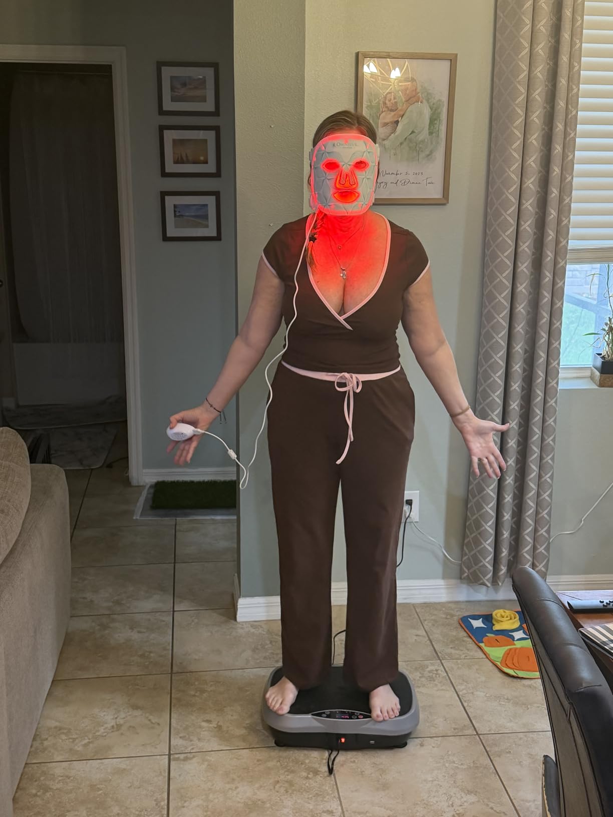 ALSO GO Vibration Plate Exercise Machine, 10 Preset Modes & 200-Level Vibration Platform for Weight Loss/Lymphatic Drainage, 400lbs Capacity Vibration Board with Resistance Bands for Full Body Workout customer photo 1