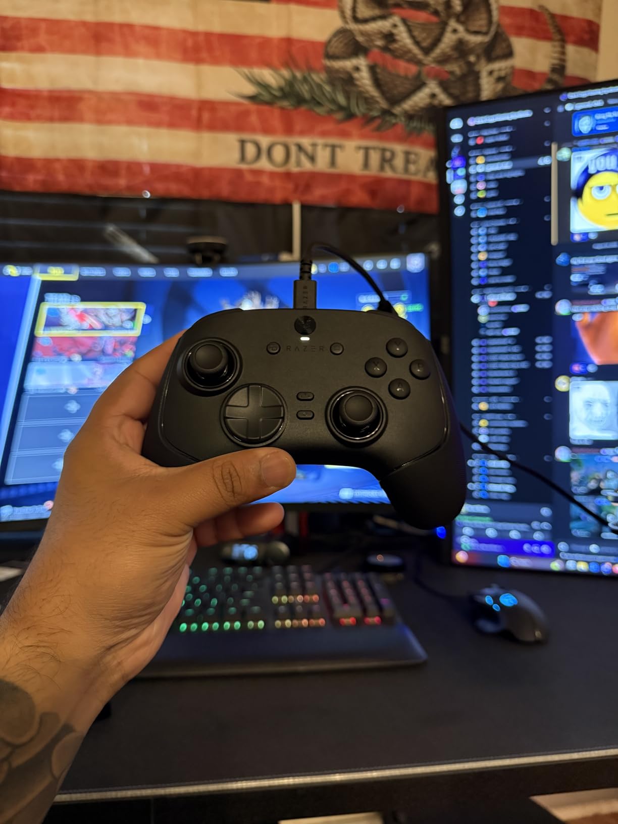 Razer Wolverine V3 Pro 8K PC Wireless Gaming Controller: 8000 Hz Polling Rate - TMR Thumbsticks with Swappable Caps - Up to 36 Hr Battery - 6 Remappable Buttons - Fast Triggers - Carrying Case - Black customer photo 1