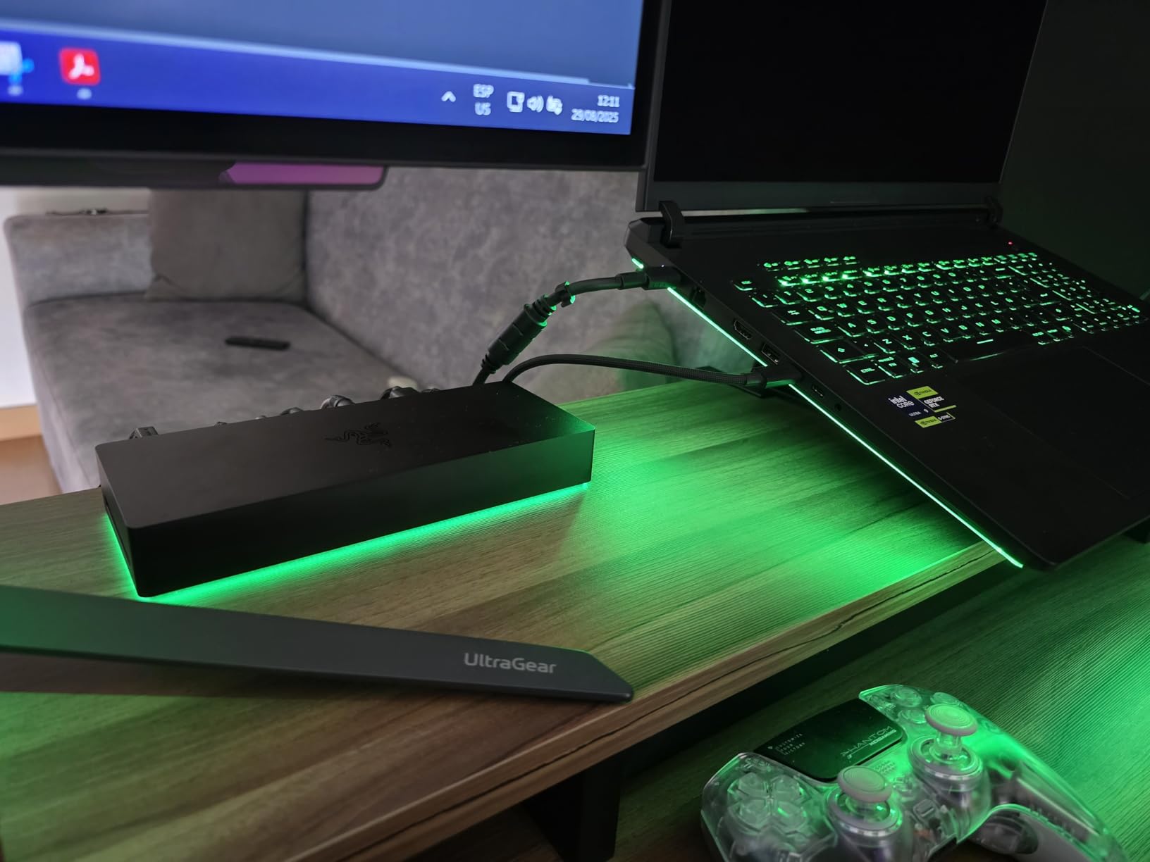 Razer Thunderbolt 5 Dock Chroma: 11 Port Docking Station with M.2 SSD Slot - 120Gbps Transfer Speeds - 3X 4K Displays at 144 Hz on TB5/4 Laptops - 140W PD Charging - Active Cooling - TB Share - Black customer photo 1
