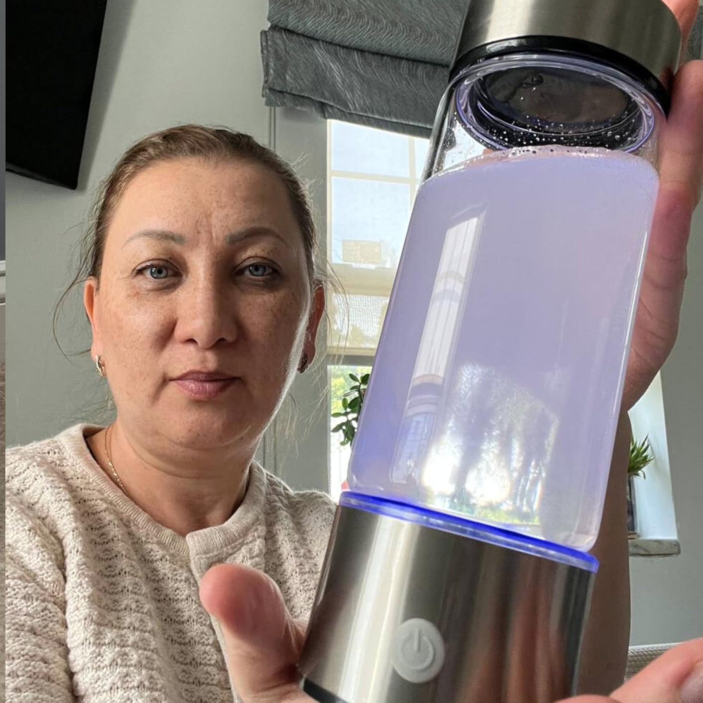 Aqua Vital Hydrogen Water Bottle 2026 Generator 16 oz/470 ml SPE-PEM Ionized H2 Hydration Bottle USB-C Rechargeable Glass Flask with Auto Shut-Off Portable Sports & Travel Hydrogenated Water Machine customer photo 1
