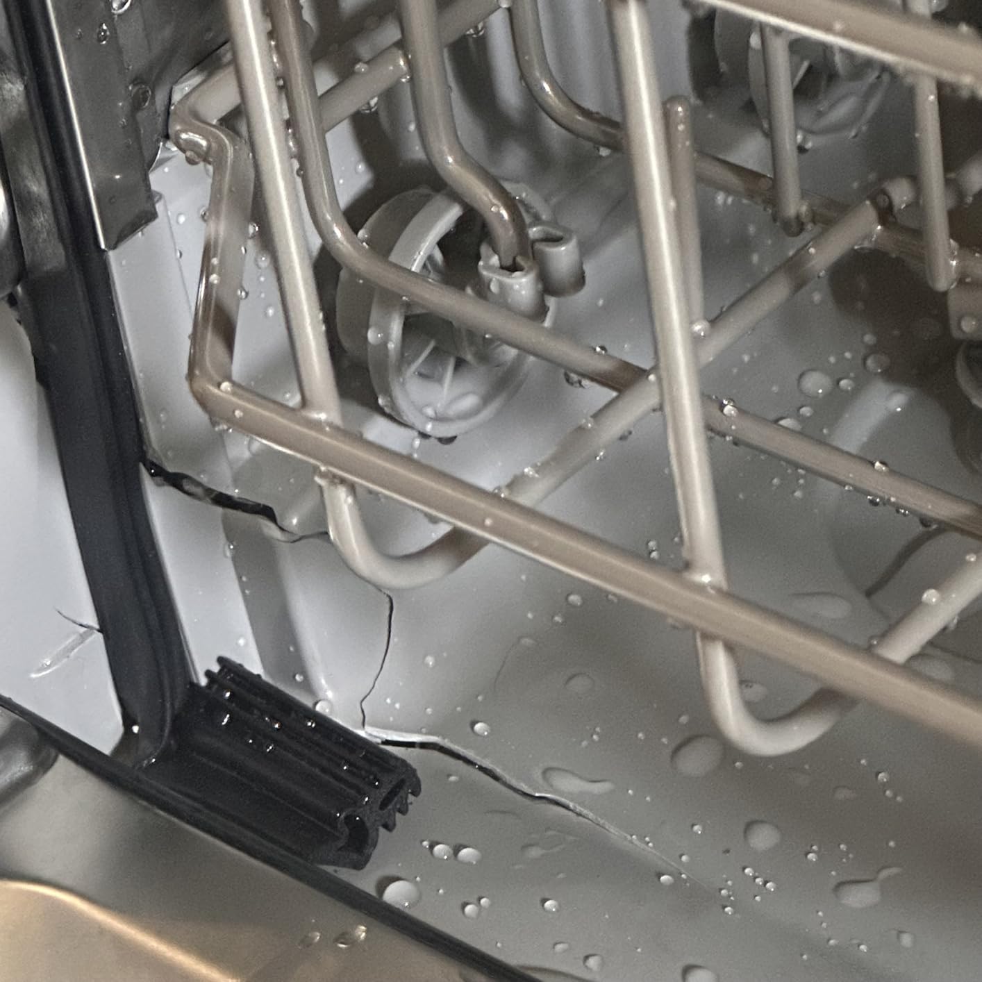 Sharp SDW6504MS Stainless Steel Dishwasher, 24-inch Pocket Handle, 52 dB, Hybrid Tub, 12 Place Settings, 5 Cycles, Heated Dry customer photo 1