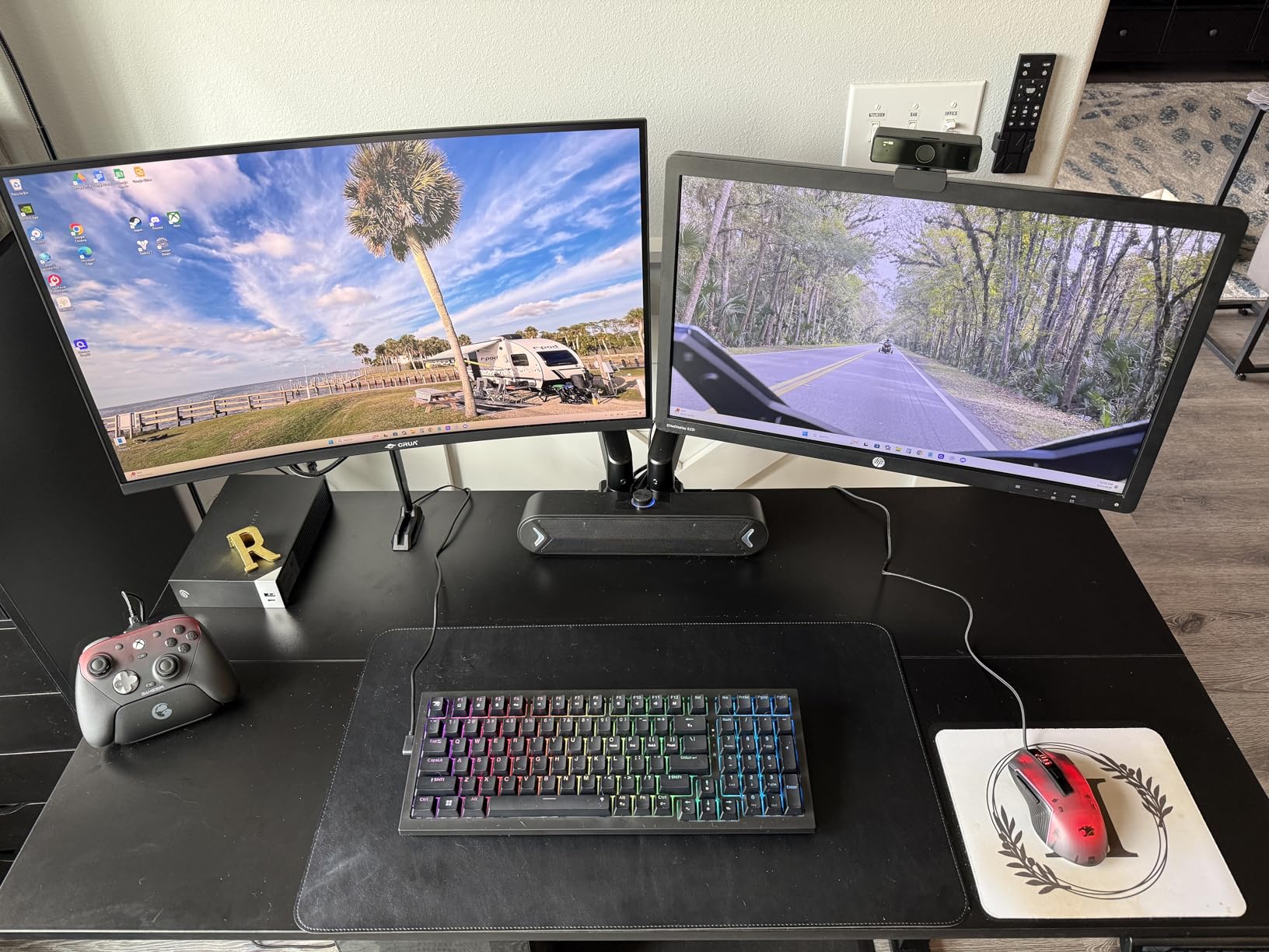 CRUA 27'' Curved Gaming Monitor 260Hz/240Hz, QHD 1440P 1800R VA Panel Computer Monitor with Built-in Speakers, Support AMD FreeSync, 120% sRGB, Blue Light Filter, HDMI2.0 & DP1.4, Wall Mountable-Black customer photo 1
