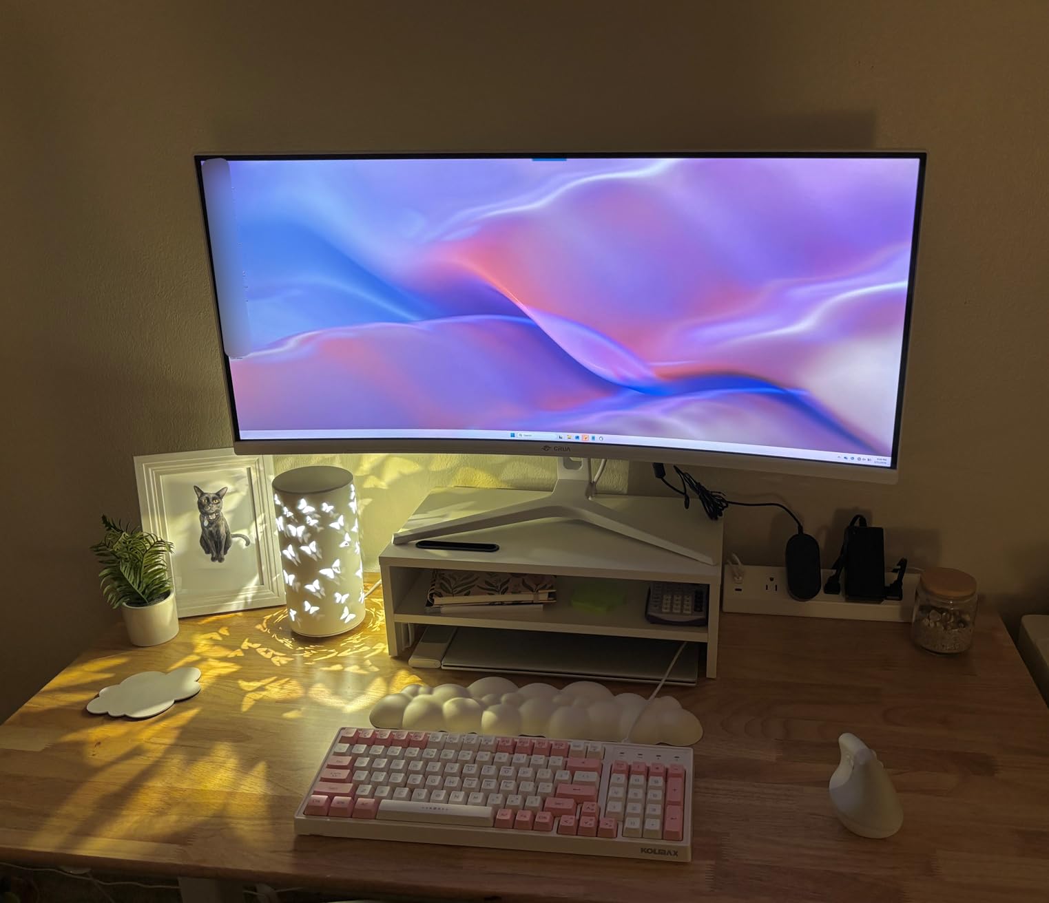 CRUA 27'' Curved Gaming Monitor 260Hz/240Hz, QHD 1440P 1800R VA Panel Computer Monitor with Built-in Speakers, Support AMD FreeSync, 120% sRGB, Blue Light Filter, HDMI2.0 & DP1.4, Wall Mountable-Black customer photo 2