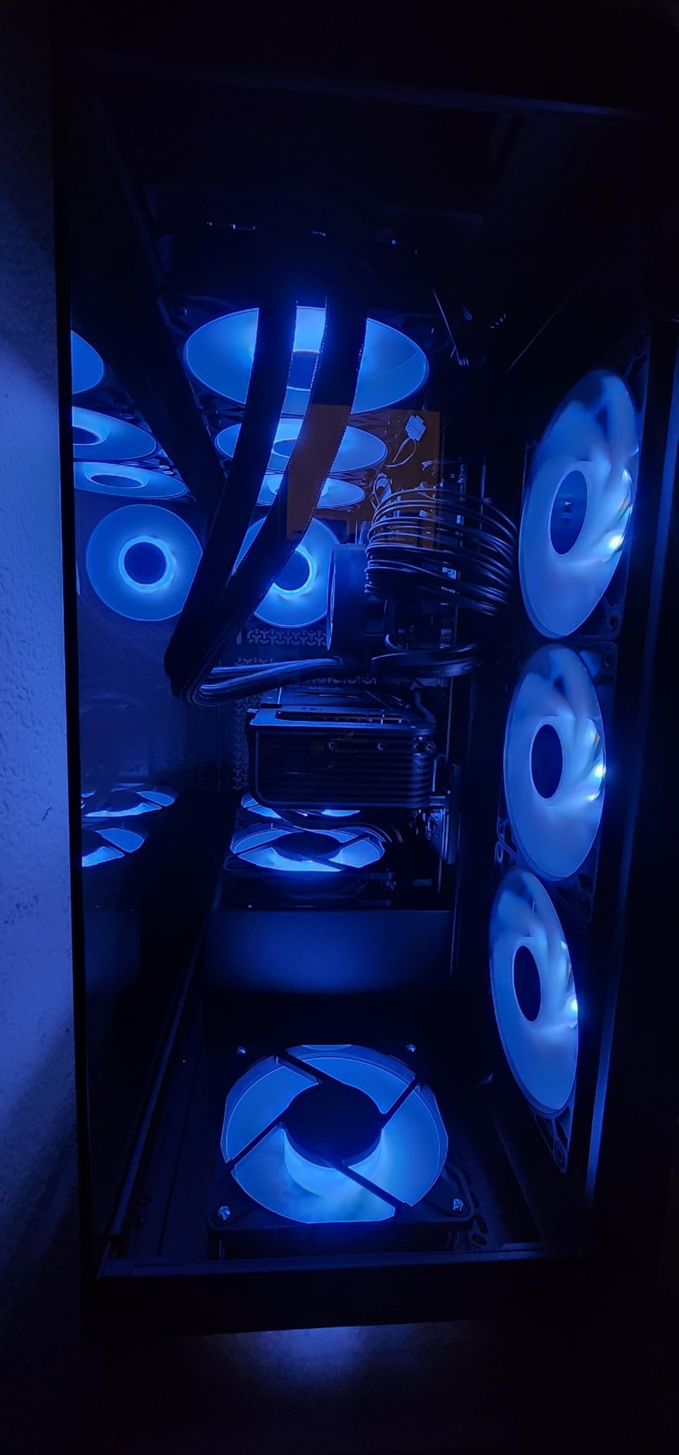 CORSAIR 3500X RS Reverse Fan ARGB Mid-Tower PC Case - 3X Pre-Installed Fans, Panoramic Glass, Spacious Interior, GPU Anti-Sag, Reverse Connection Motherboard Compatible - White customer photo 1
