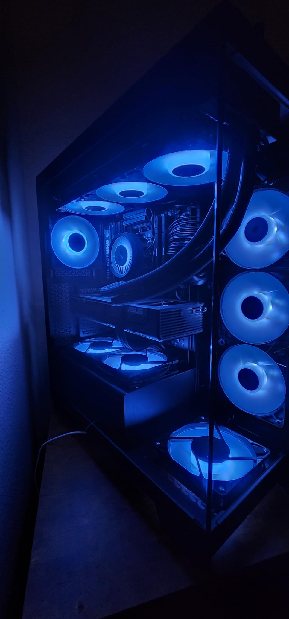 CORSAIR 3500X RS Reverse Fan ARGB Mid-Tower PC Case - 3X Pre-Installed Fans, Panoramic Glass, Spacious Interior, GPU Anti-Sag, Reverse Connection Motherboard Compatible - White customer photo 2
